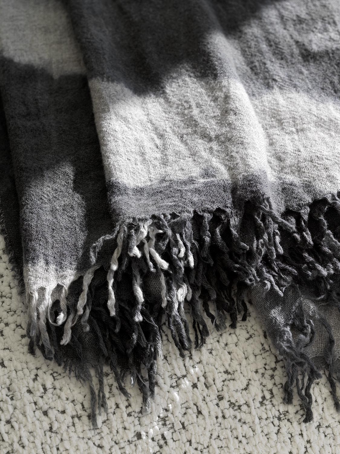 Flou Плед Vento Grey от Flou — в интерьере