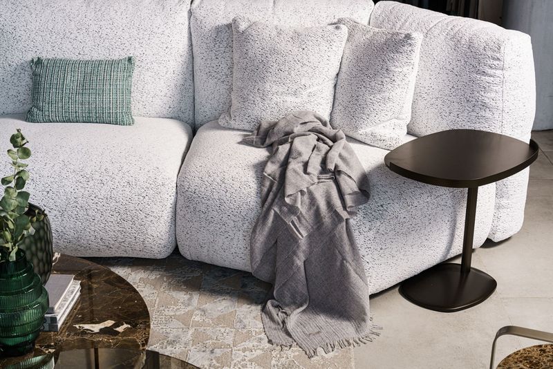 Flou Плед Soffio Grey от Flou — в интерьере