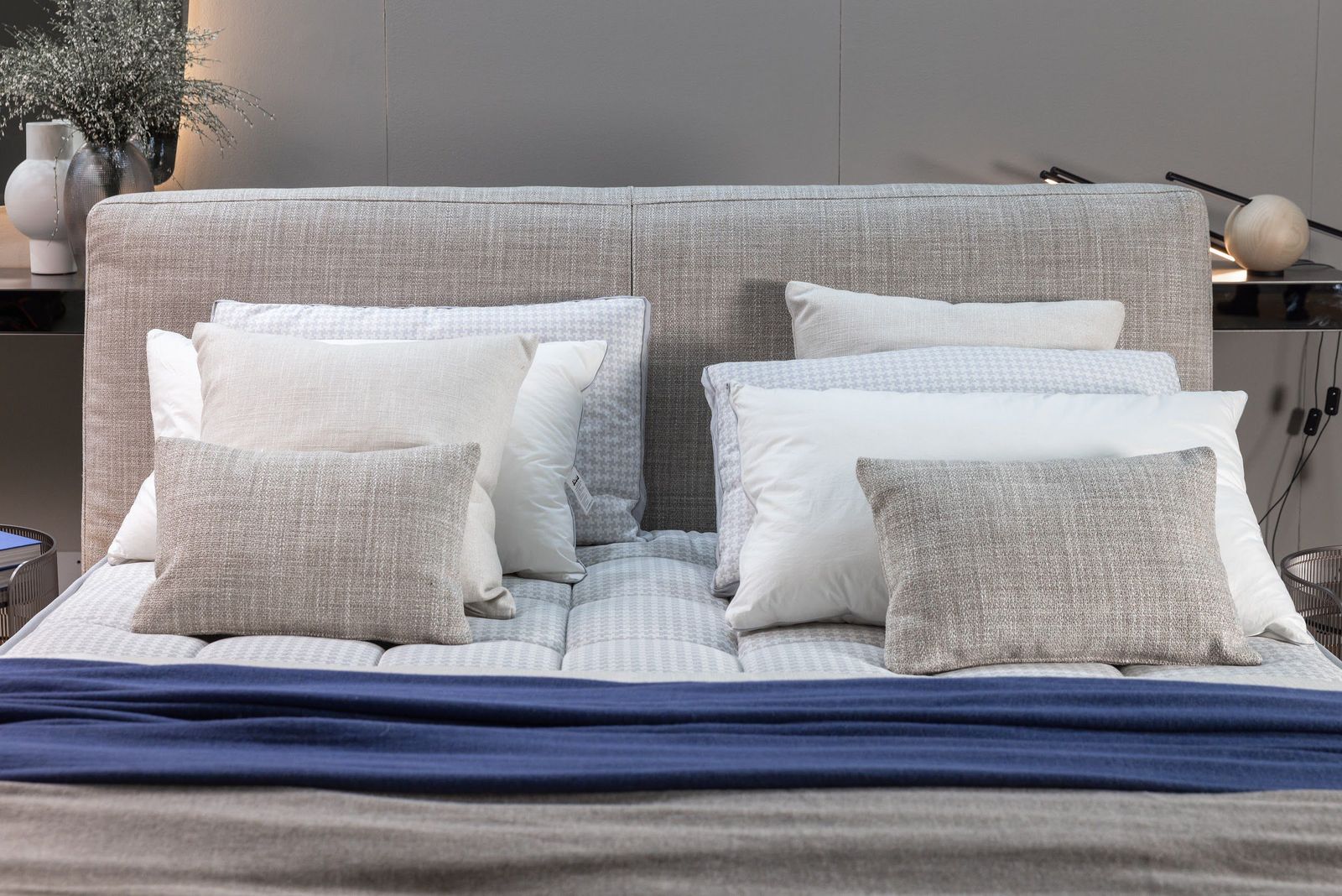 Flou Плед Soffio Blue 135 от Flou — в интерьере