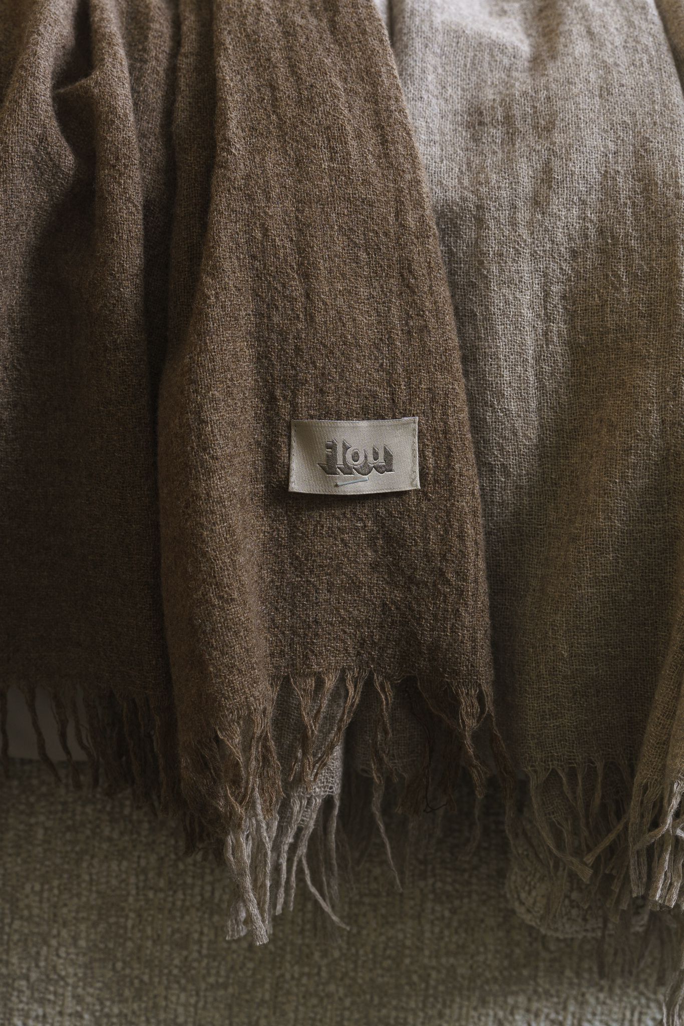 Flou Плед Soffio Noce от Flou — в интерьере