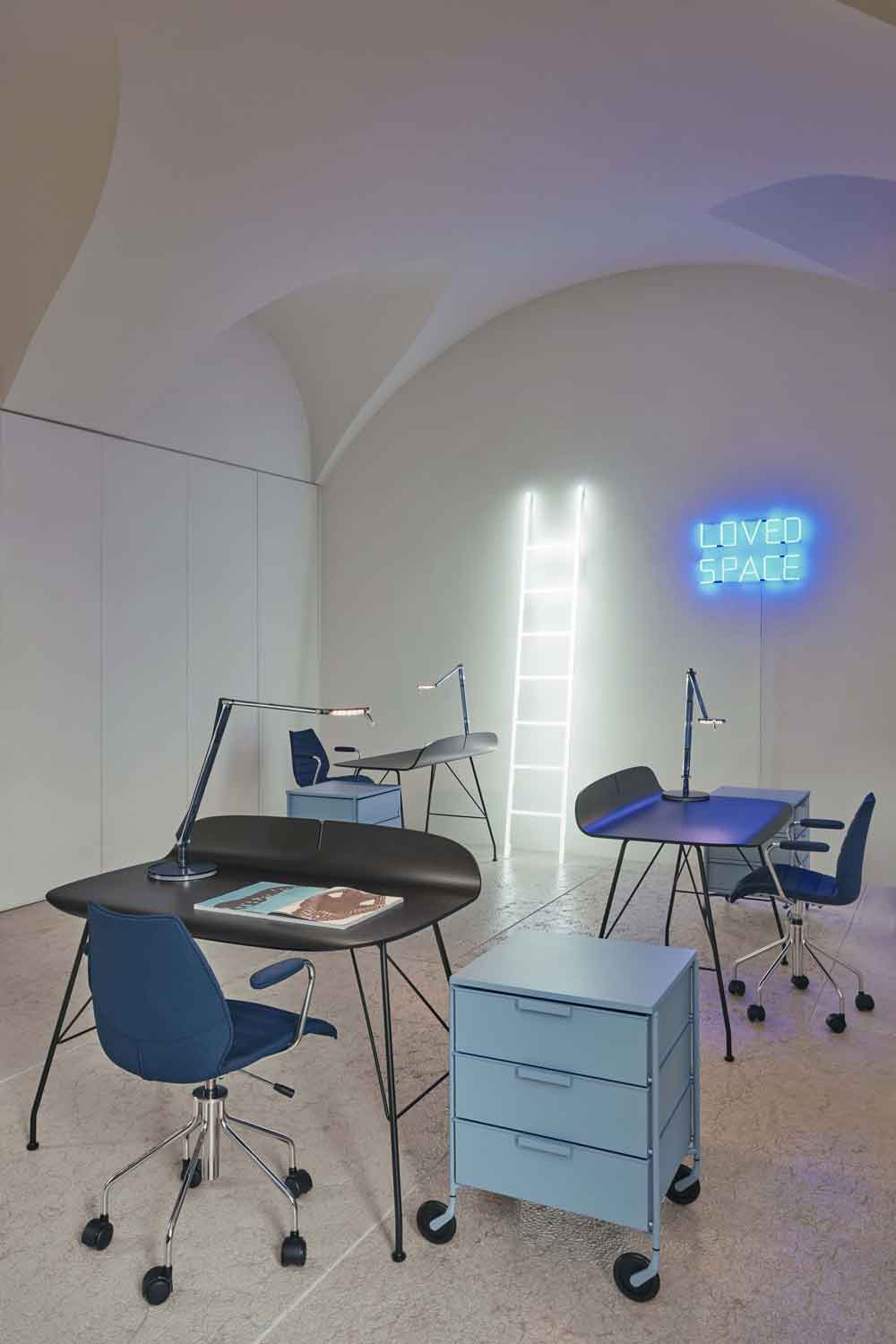 Kartell Письменный стол Earl of Wood NN от Kartell — в интерьере