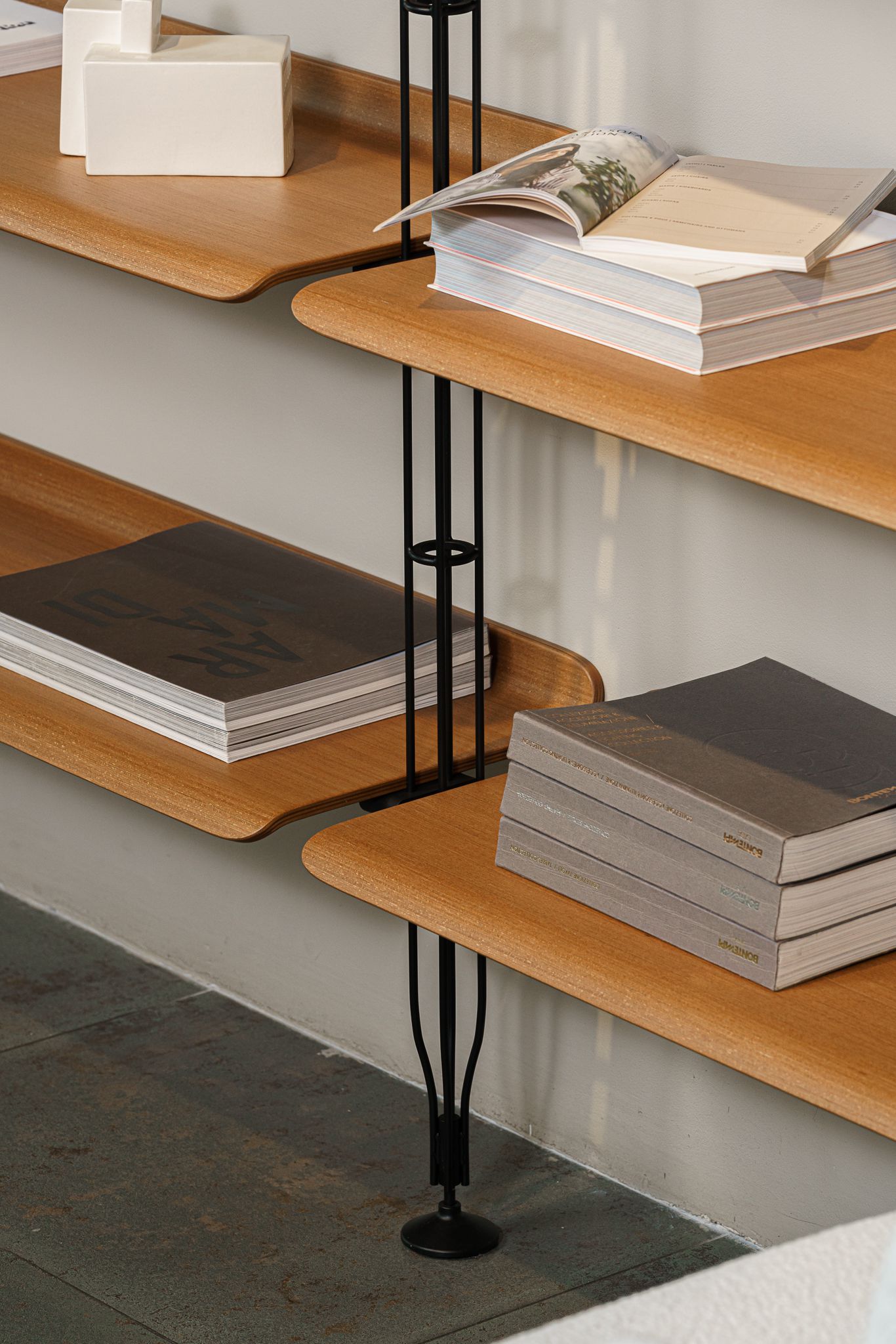 Kartell Стеллаж Adam Wood SN от Kartell — в интерьере