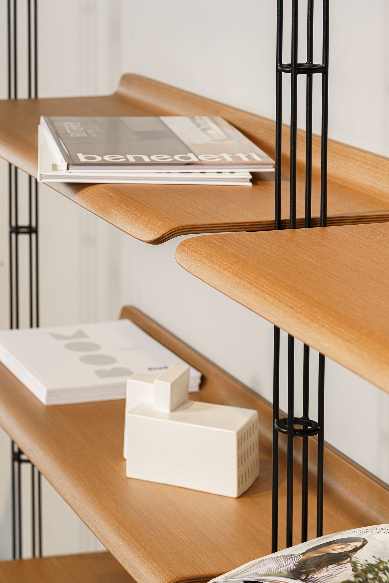 Kartell Стеллаж Adam Wood SN от Kartell — в интерьере
