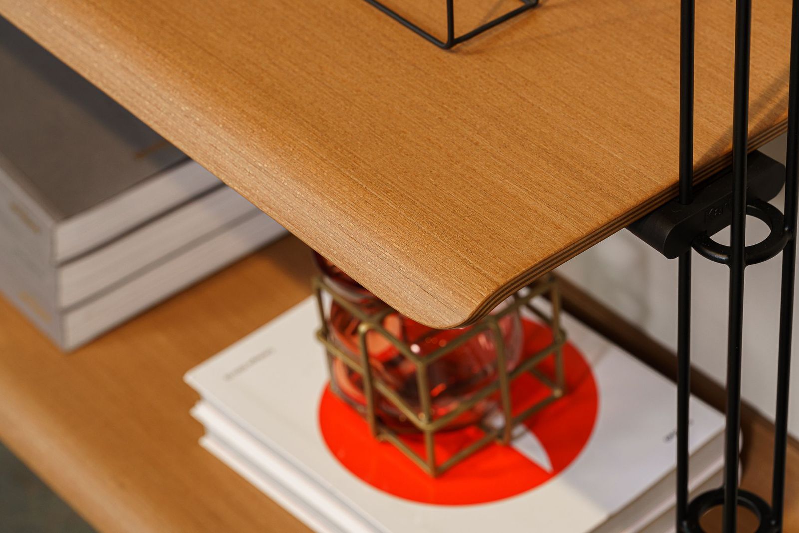 Kartell Стеллаж Adam Wood SN от Kartell — в интерьере