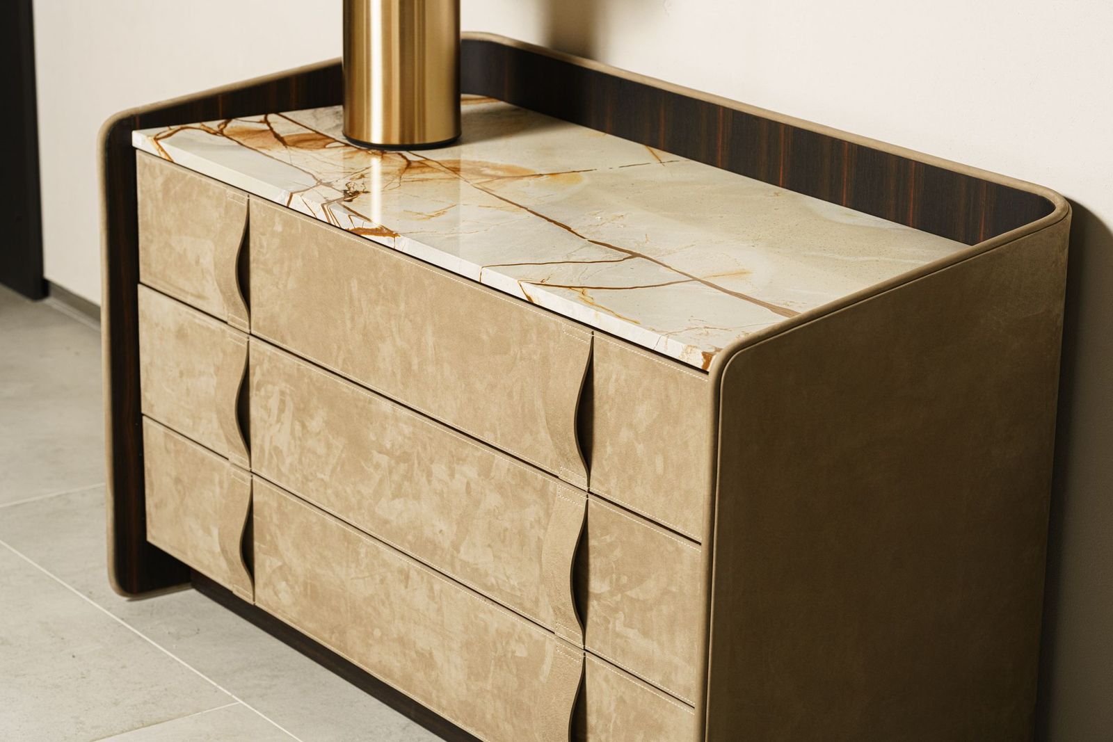 Flou Комод Gentleman Nabuk 84 / Impero Romano от Flou — в интерьере