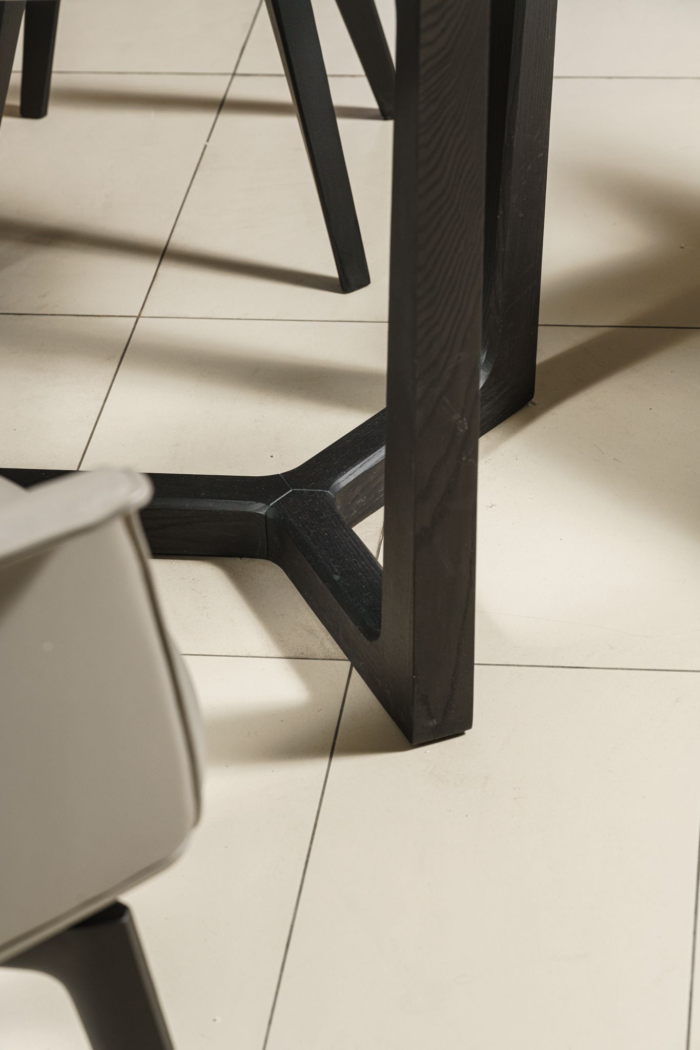 Poliform Стол Concorde 218 calacatta oro matt / olmo nero от Poliform — в интерьере