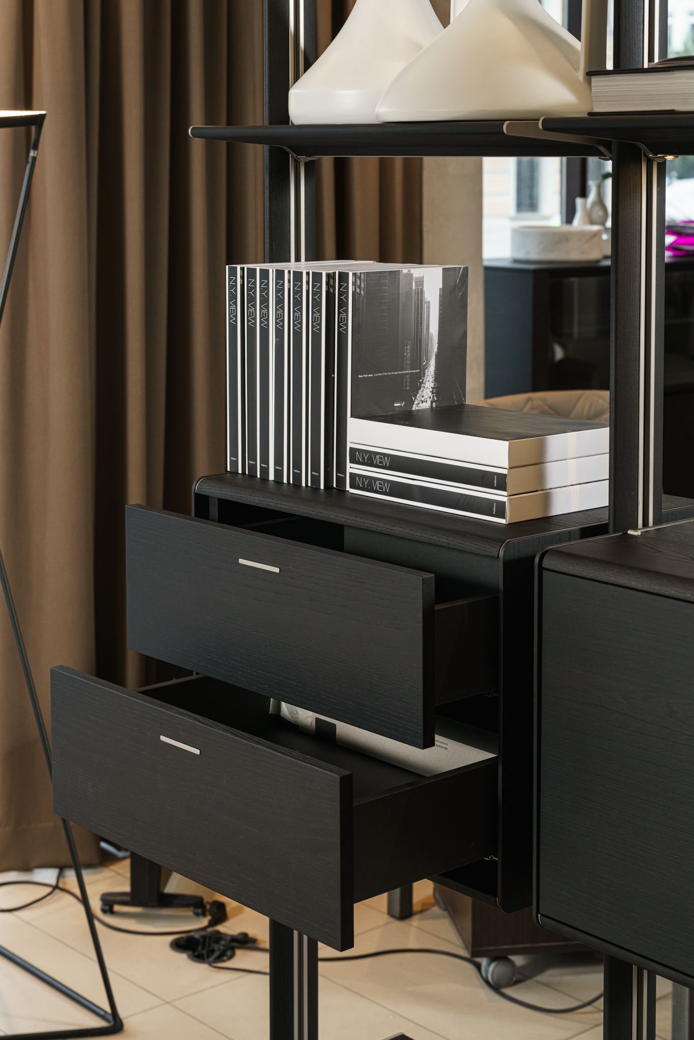 Poliform Стеллаж Lexington Day Olmo nero от Poliform — в интерьере