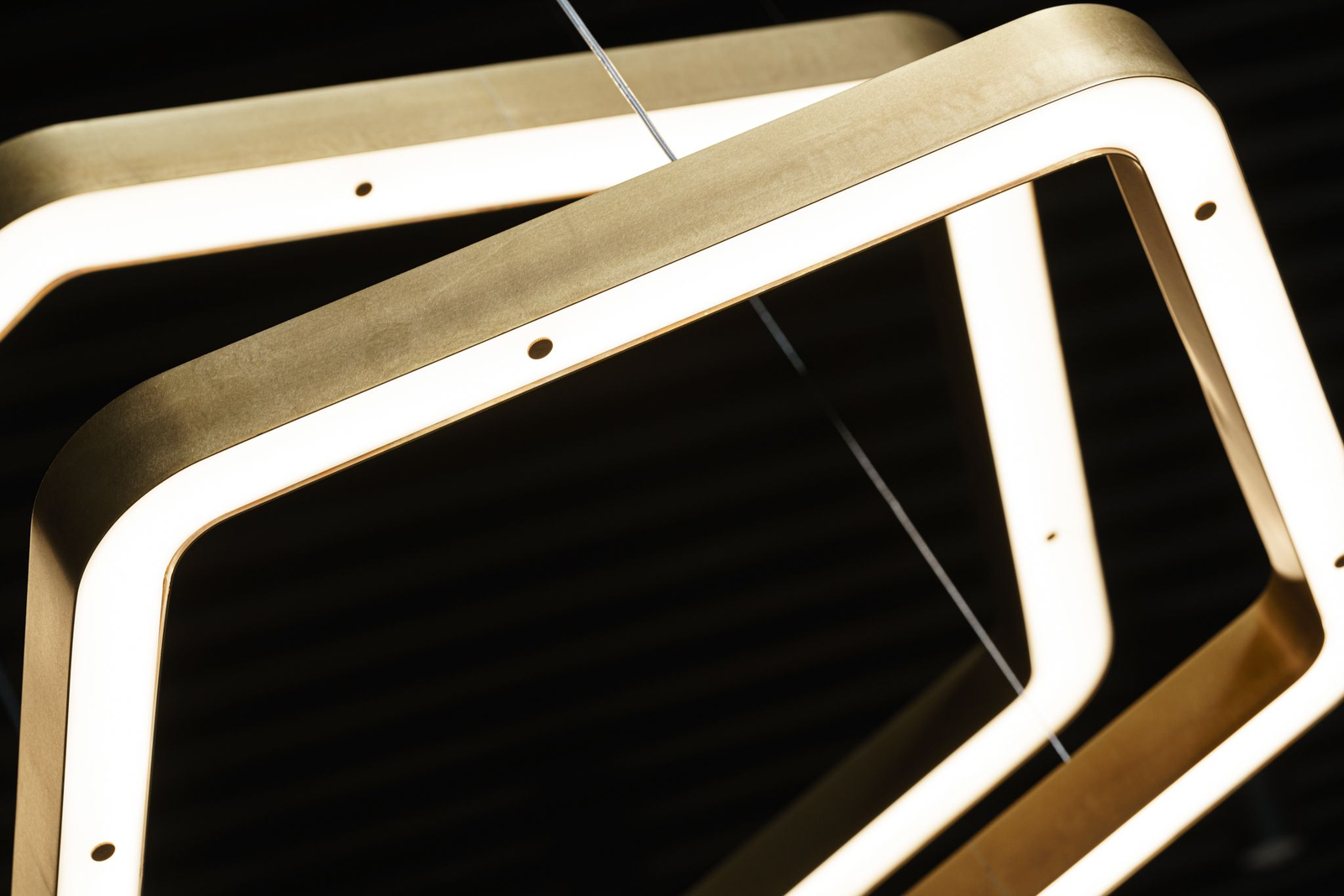 Henge Люстра Ring Horizontal Polygonal от Henge — в интерьере