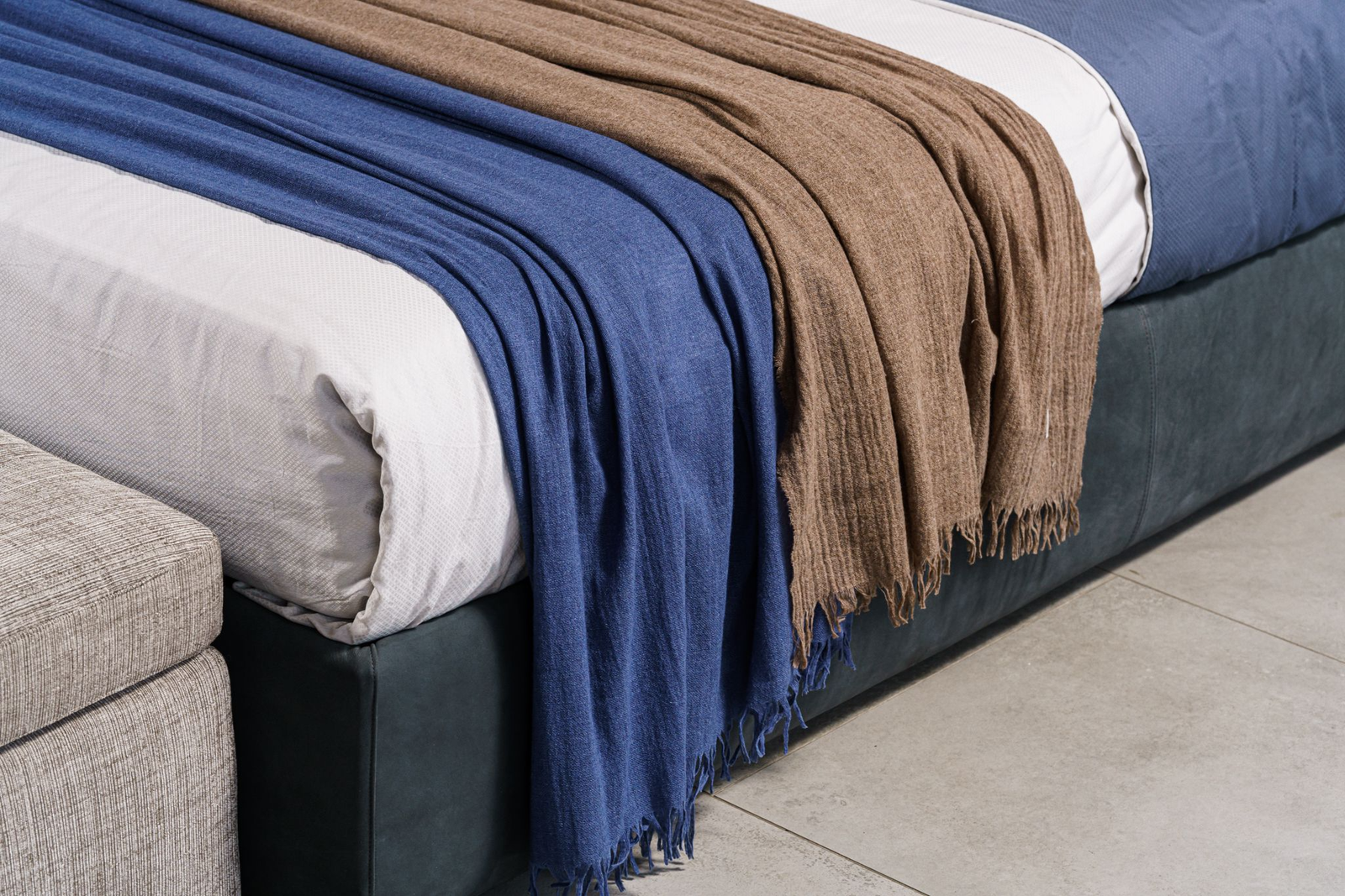 Flou Плед Soffio Blue от Flou — в интерьере