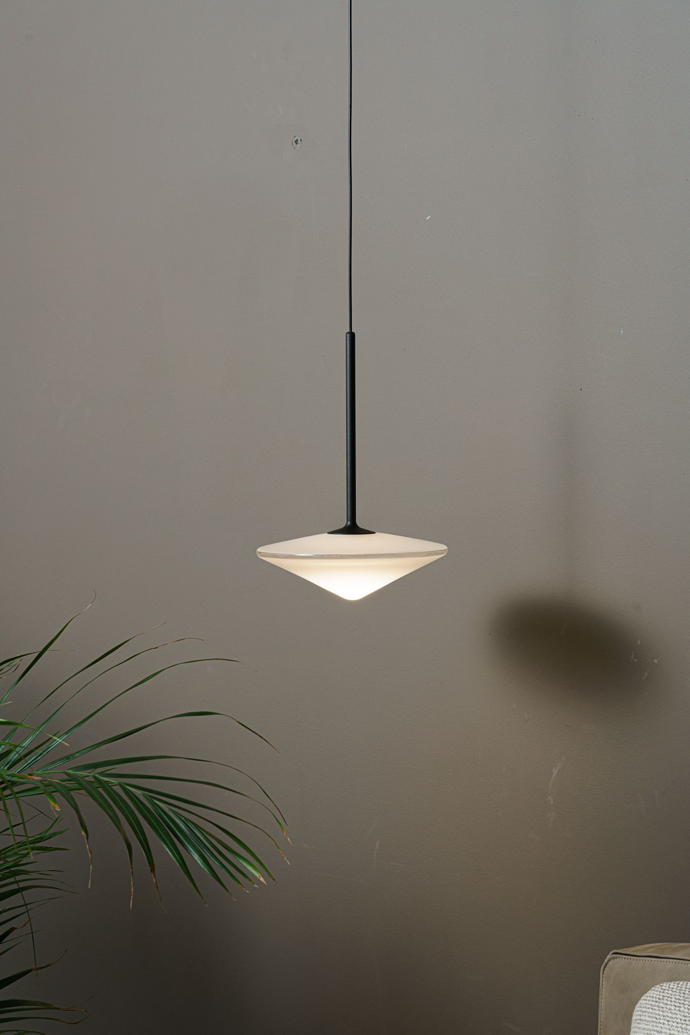 Vibia Подвесной светильник Tempo 5774 Graphite от Vibia — в интерьере