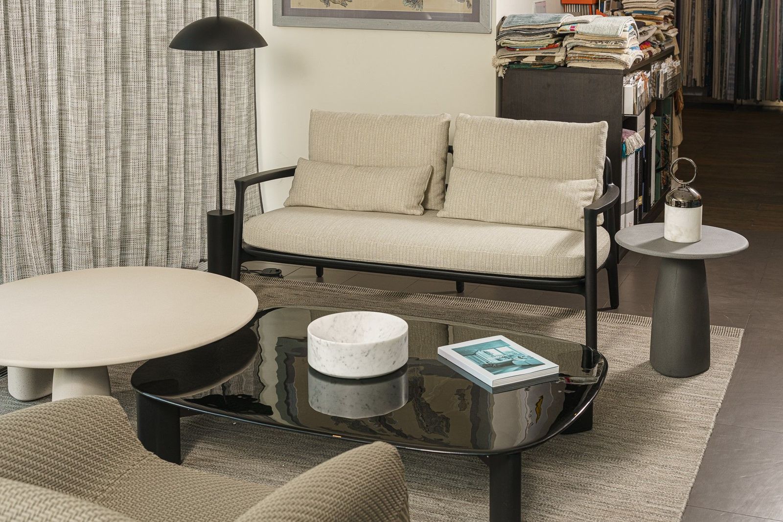 Poliform Уличный диван Magnolia Iroko nero от Poliform — в интерьере