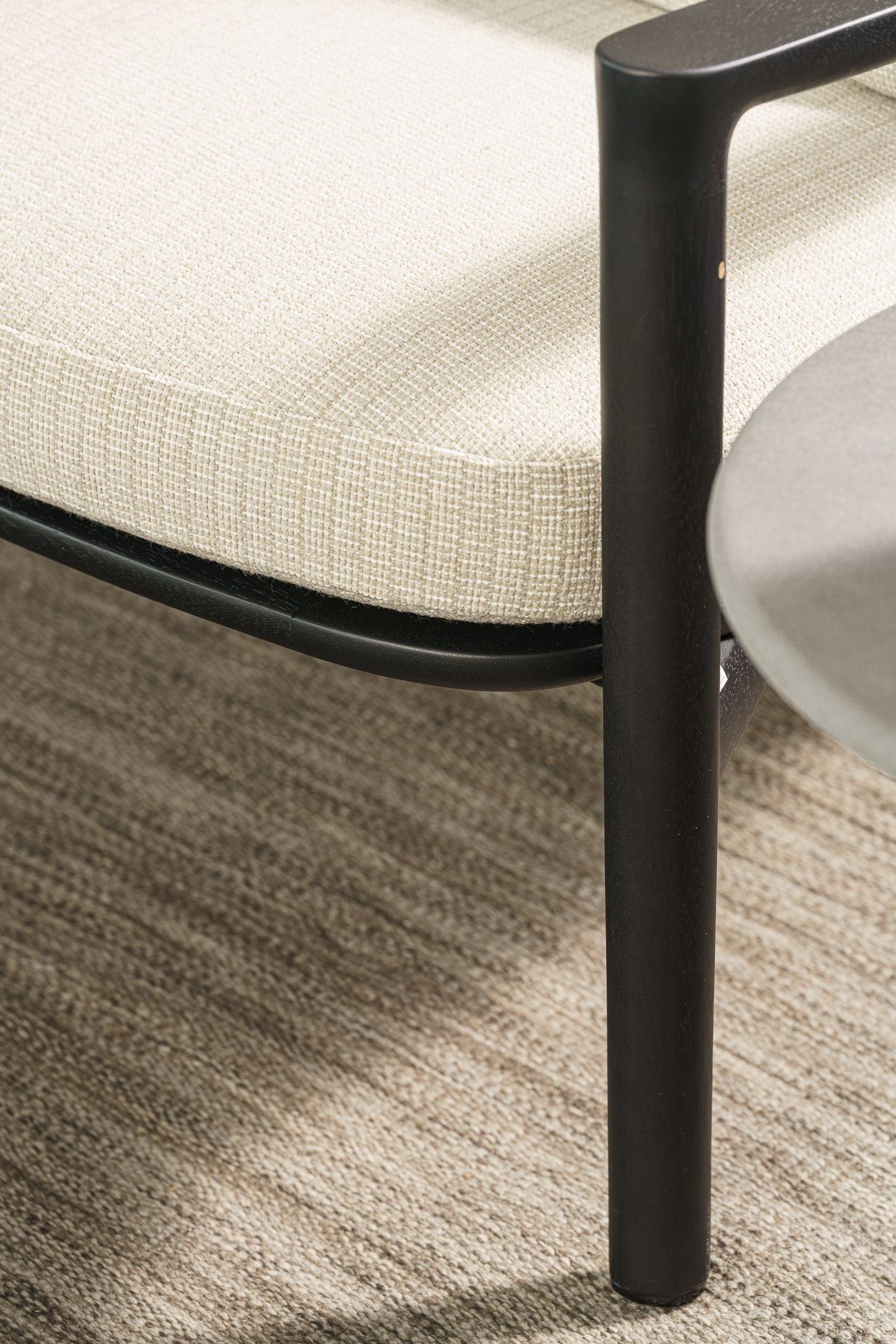Poliform Уличный диван Magnolia Iroko nero от Poliform — в интерьере