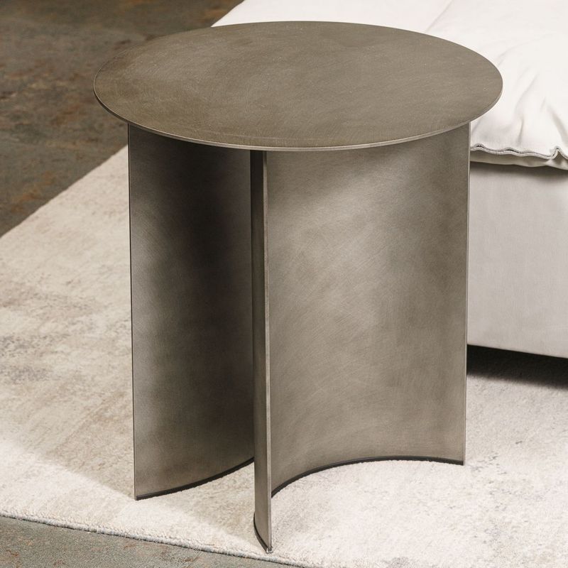 Flou Кофейный столик Pierre 45 Silver Oxide от Flou — в интерьере