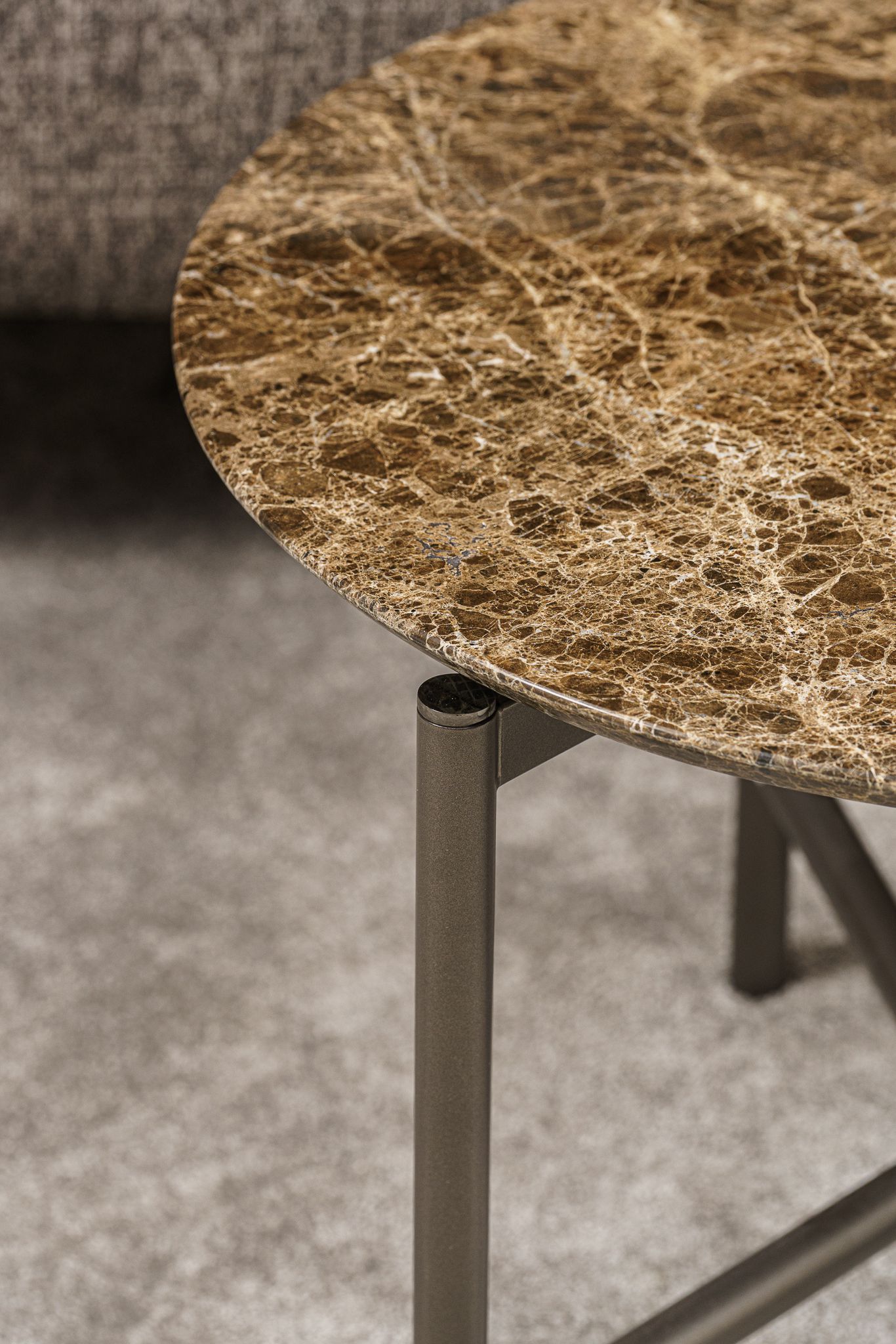 Flou Журнальный столик Iko 60 Emperador Marble от Flou — в интерьере