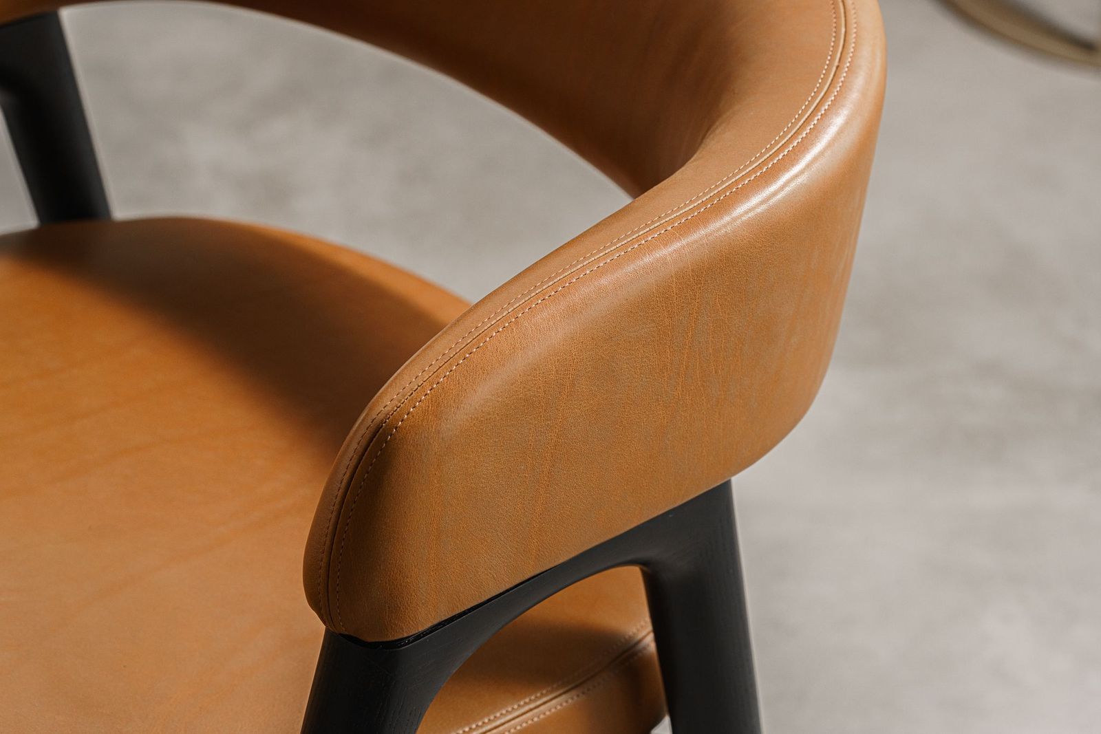 Baxter Стул Corinne Leather Cloister Natural от Baxter — в интерьере