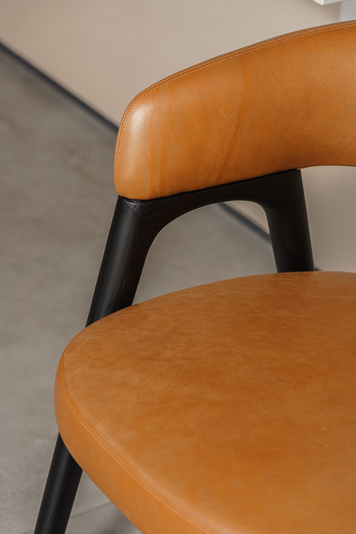 Baxter Стул Corinne Leather Cloister Natural от Baxter — в интерьере
