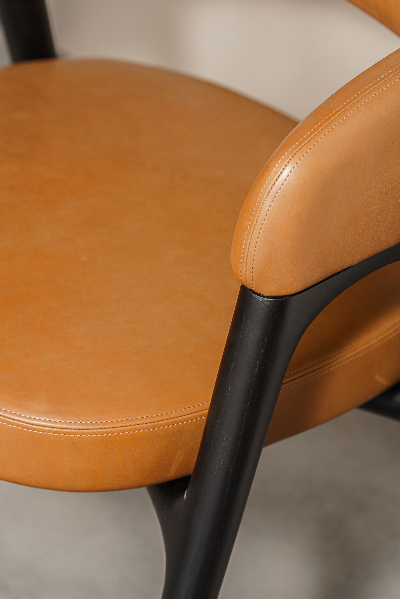 Baxter Стул Corinne Leather Cloister Natural от Baxter — в интерьере