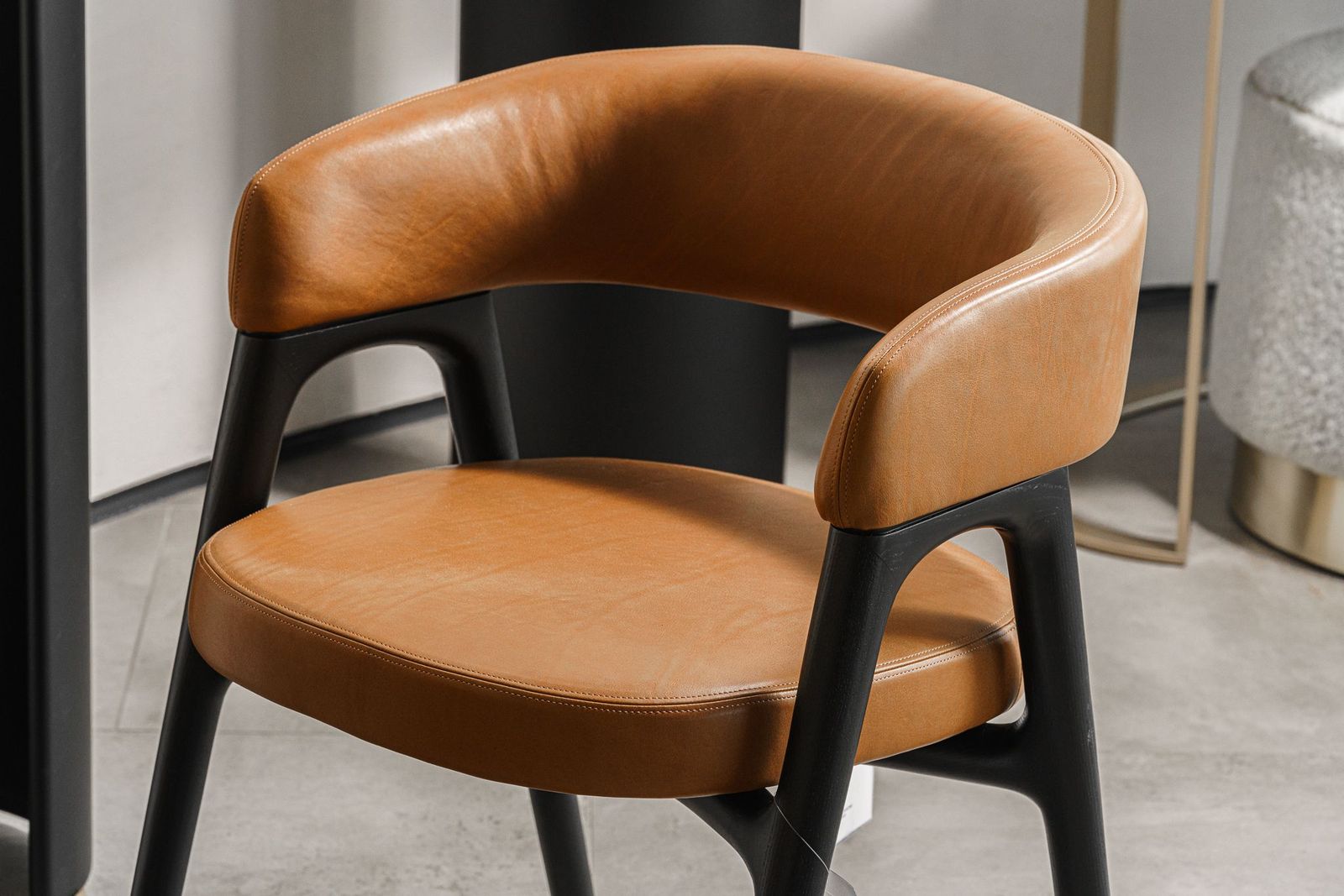 Baxter Стул Corinne Leather Cloister Natural от Baxter — в интерьере