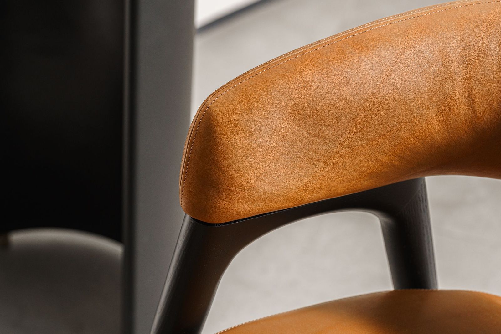 Baxter Стул Corinne Leather Cloister Natural от Baxter — в интерьере