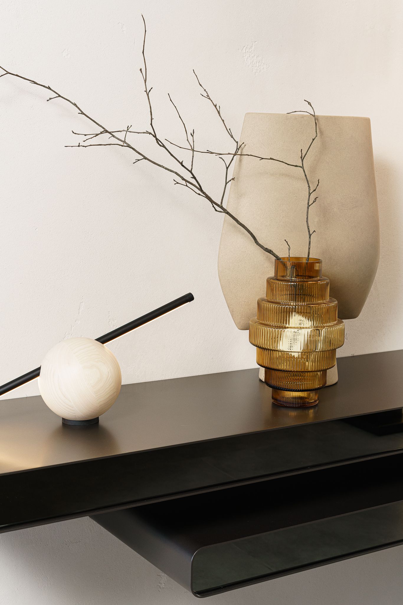 Flou Настольная лампа Rugiada Natural Ashwood от Flou — в интерьере