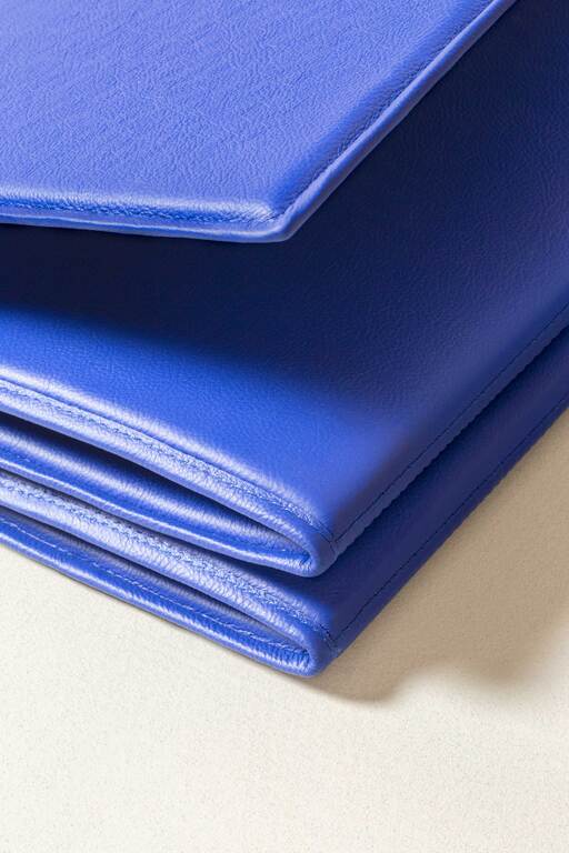 Poltrona Frau Коврик для йоги Yoga mat от Poltrona Frau — в интерьере