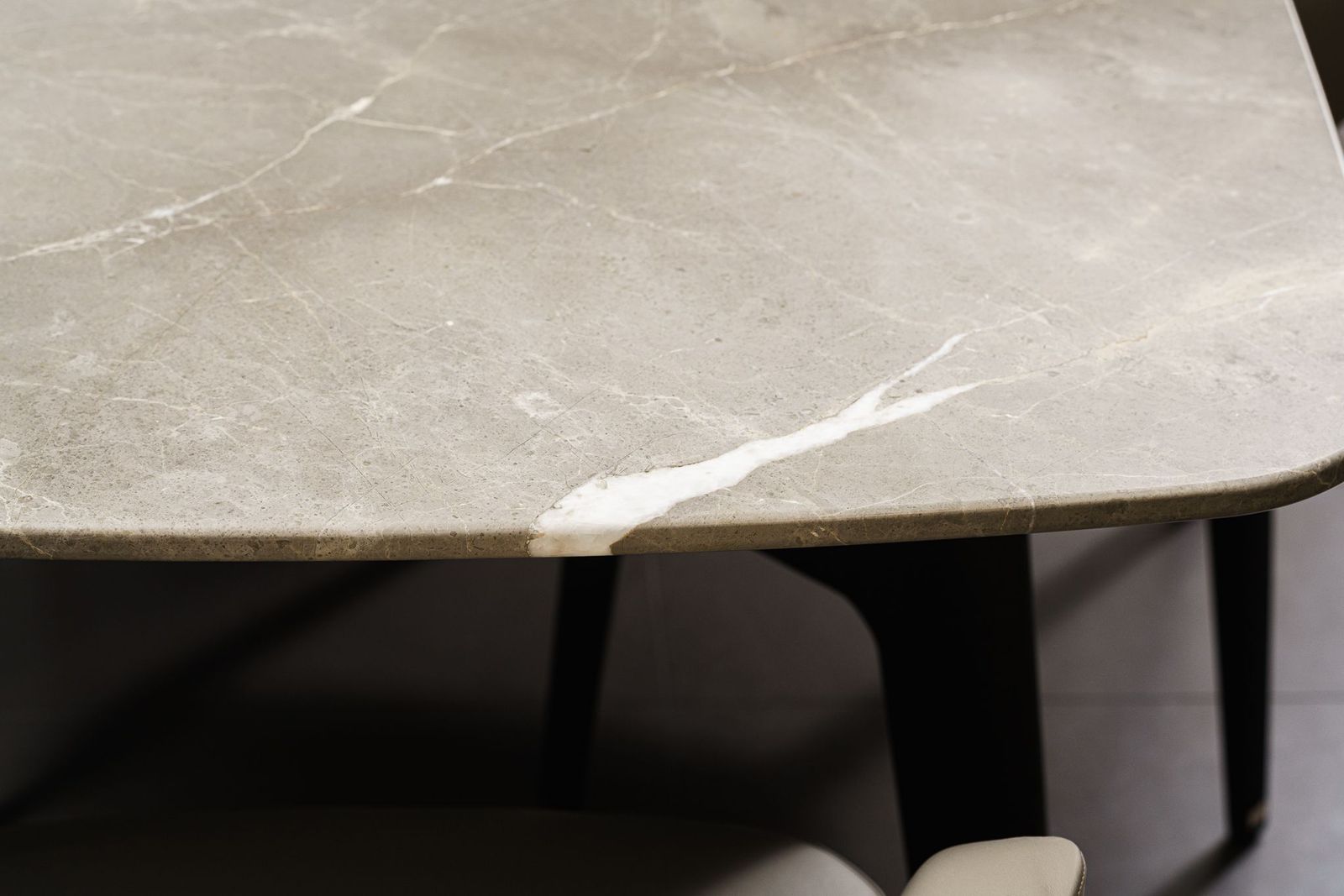 Poliform Стол Curve Grey Stardust Glossy от Poliform — в интерьере