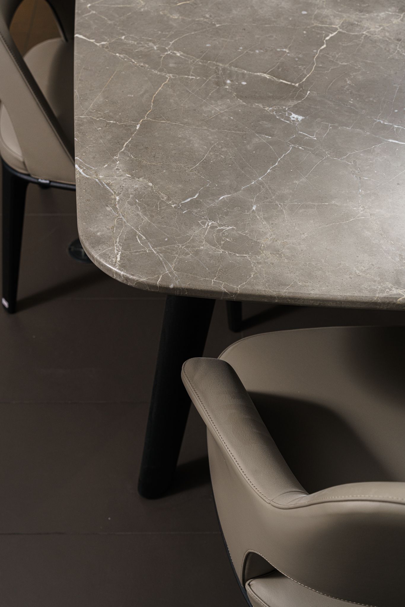 Poliform Стол Curve Grey Stardust Glossy от Poliform — в интерьере
