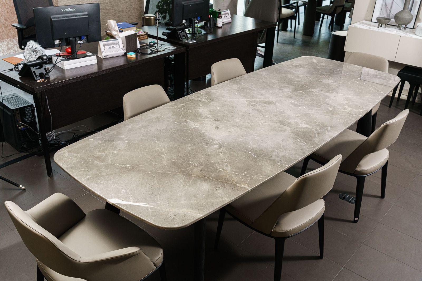 Poliform Стол Curve Grey Stardust Glossy от Poliform — в интерьере