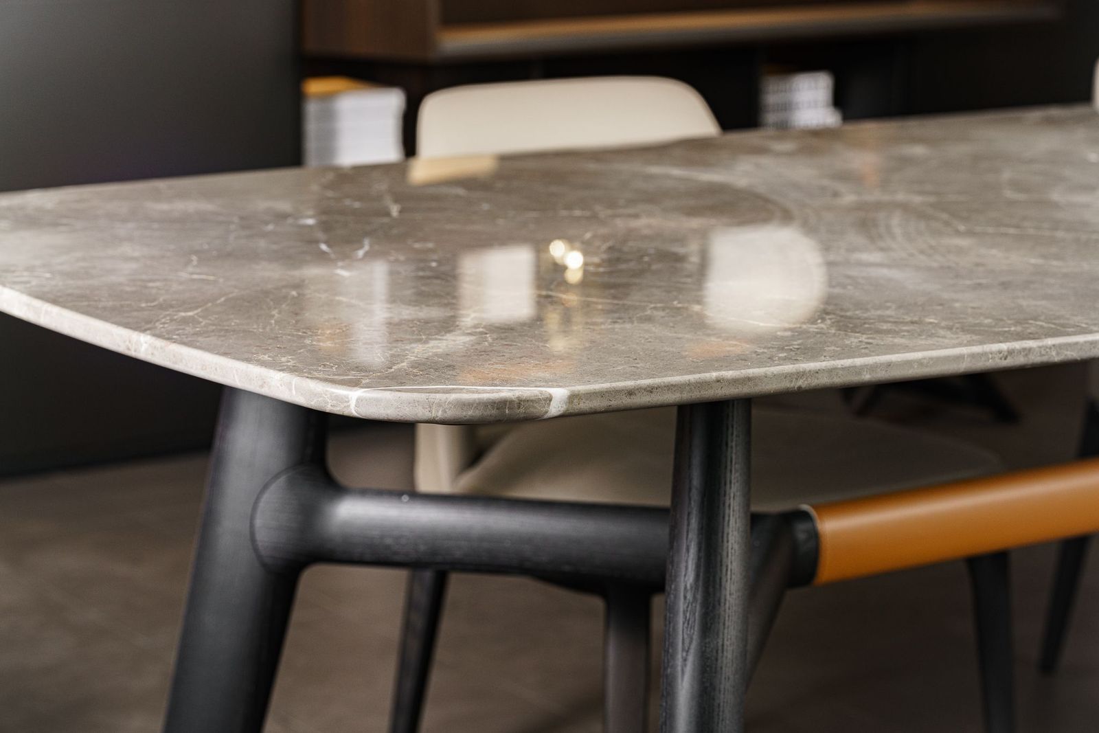 Poliform Стол Curve Grey Stardust Glossy от Poliform — в интерьере
