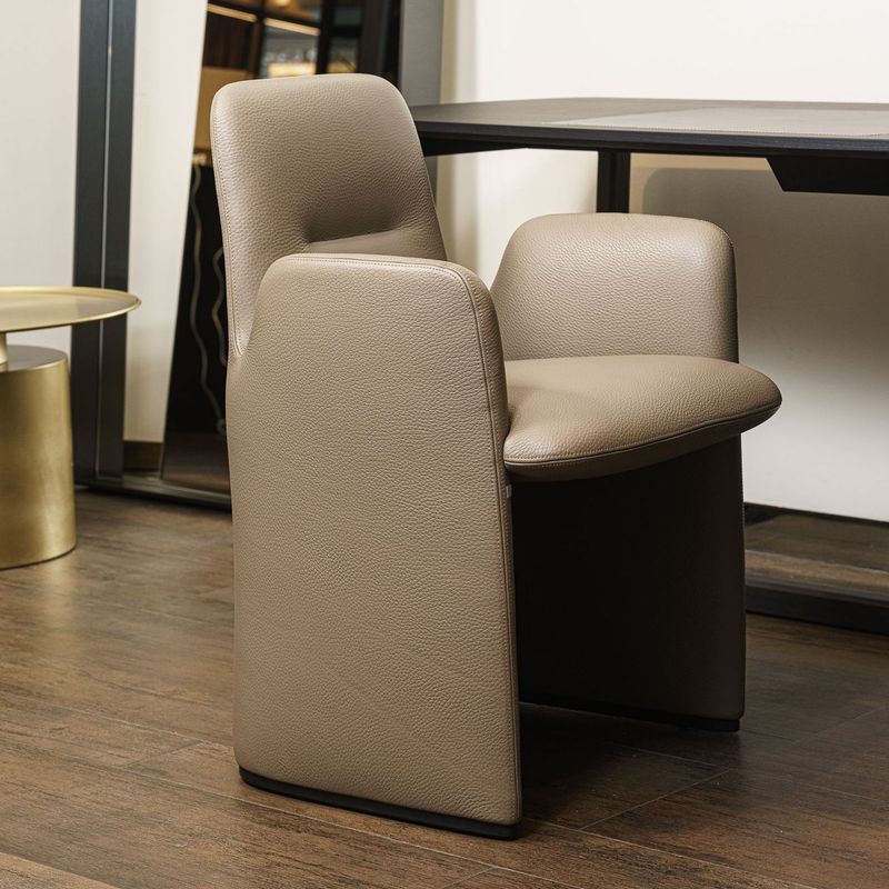 Poliform Кресло Guest Leather 02 Sabbia от Poliform — в интерьере