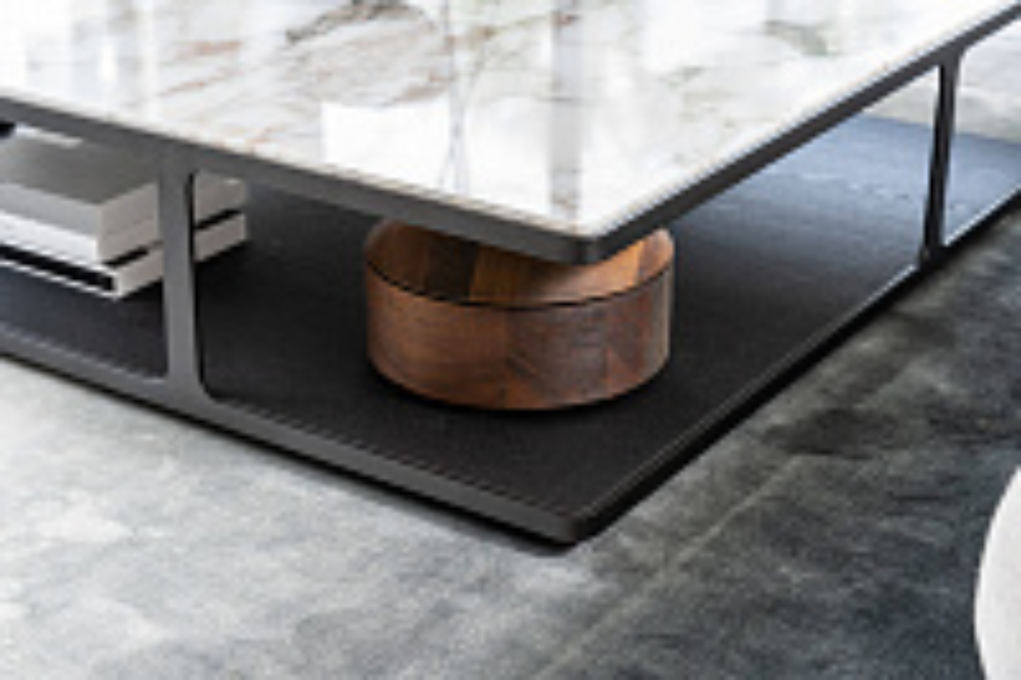 Poliform Журнальный столик Creek Square Black Elm от Poliform — в интерьере