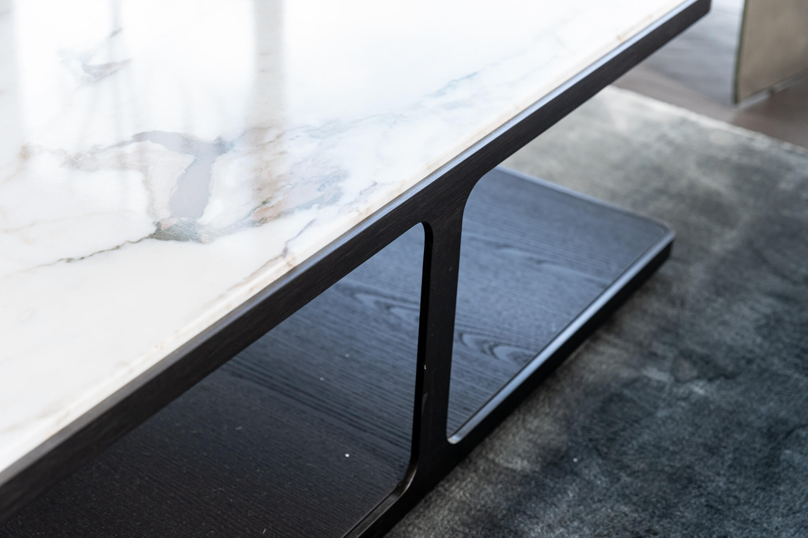 Poliform Журнальный столик Creek Square Black Elm от Poliform — в интерьере