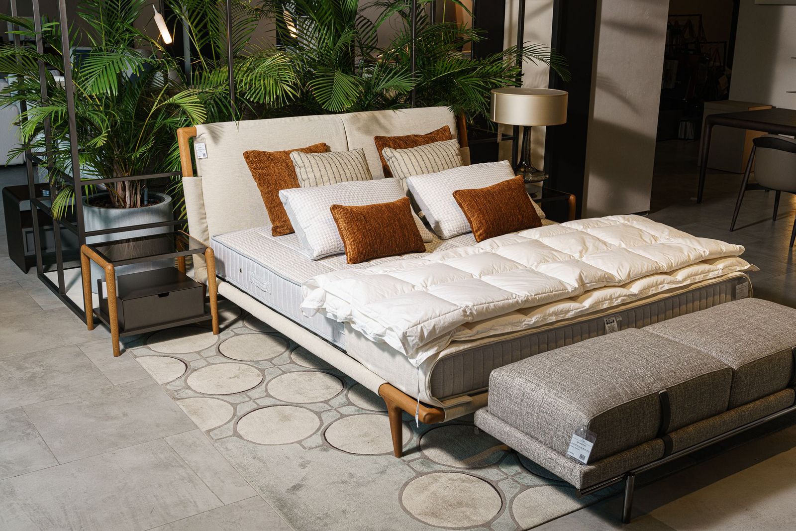 Flou Кровать Gaudi Iroko Morgan Piuma 902 от Flou — в интерьере