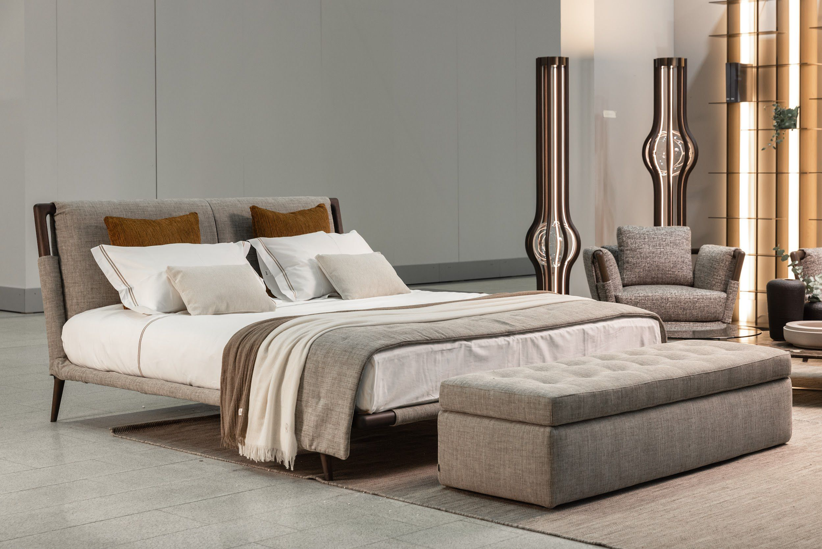 Flou Кровать Gaudi Coffeу Brown / 752 Charles от Flou — в интерьере