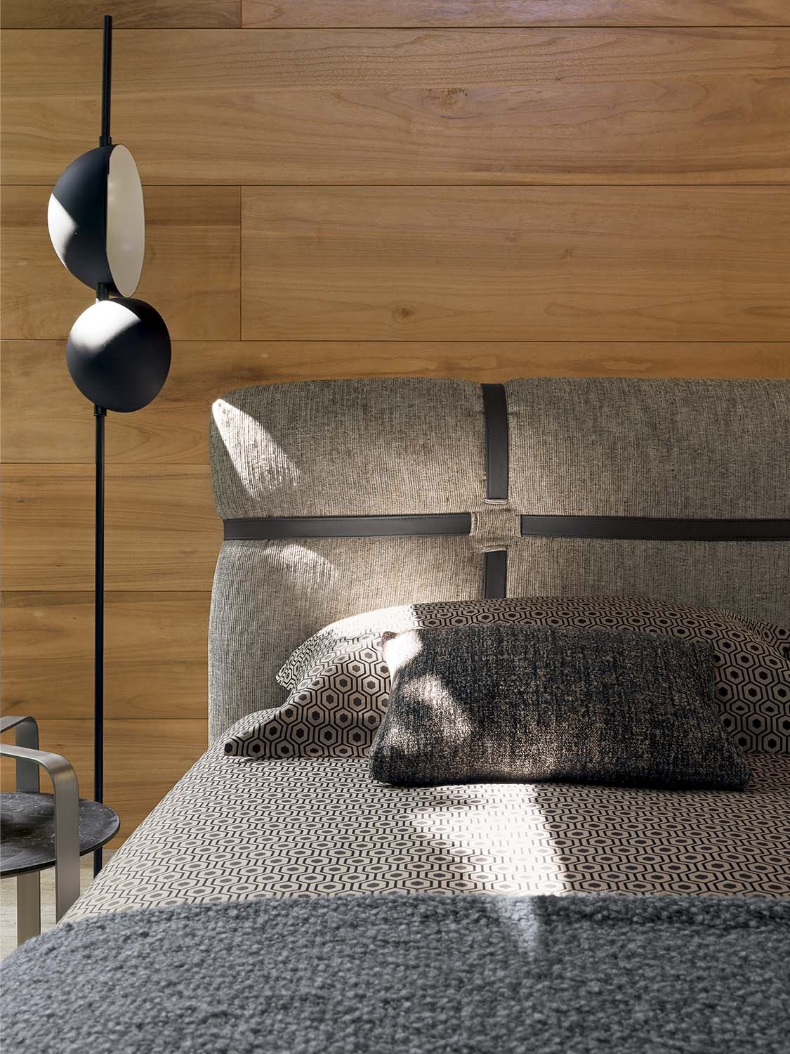 Flou Кровать New Bond 813 Alexander Quartz от Flou — в интерьере