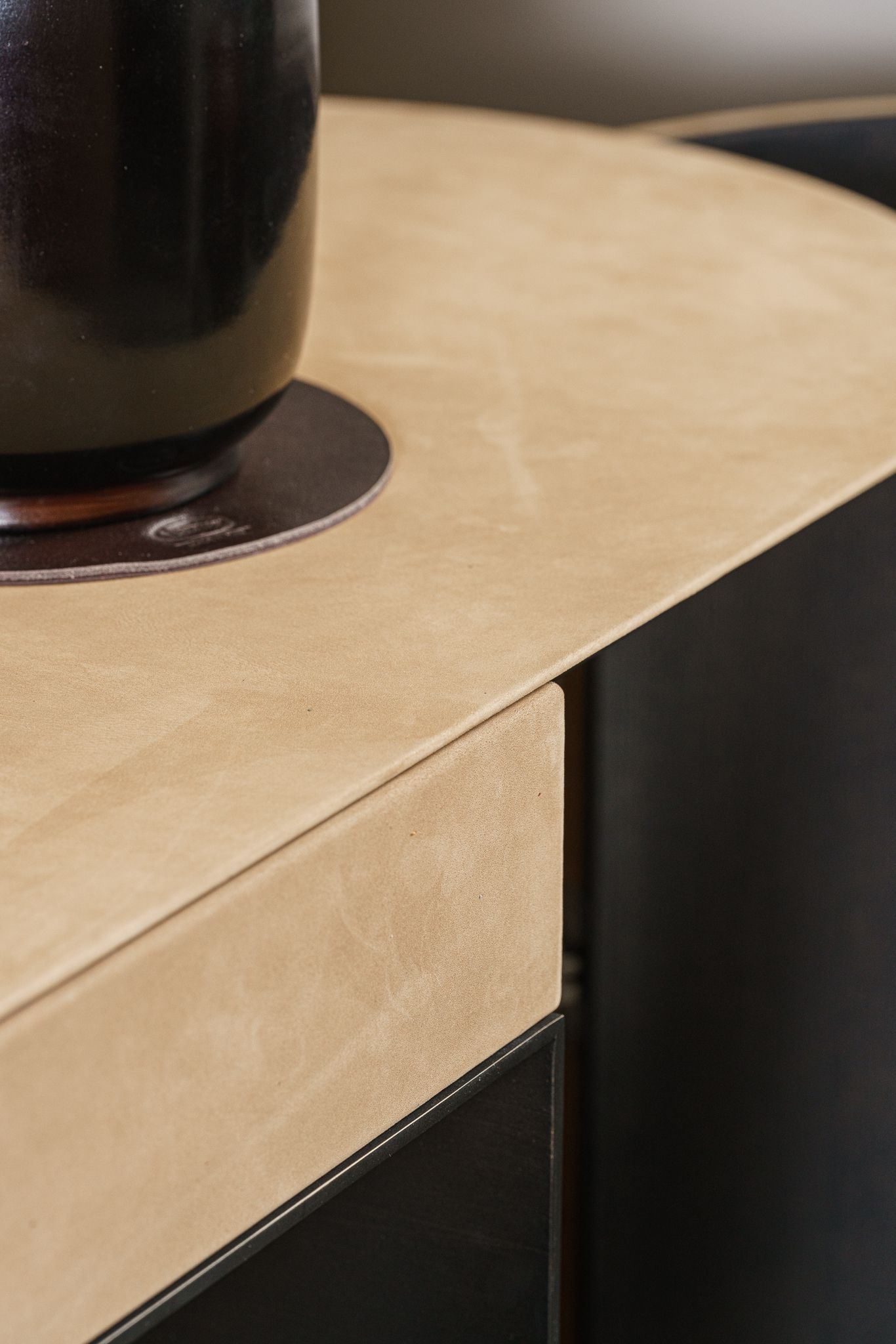 Baxter Комод в коже Blend Kashmir Biscuit от Baxter — в интерьере