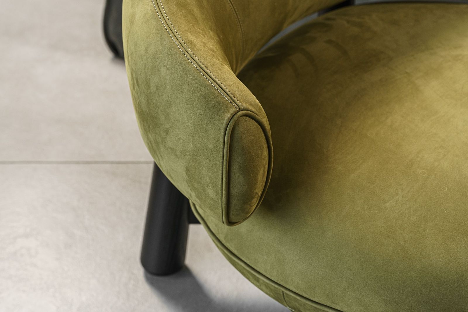 Baxter Кресло Olaf Kashmir Olive от Baxter — в интерьере