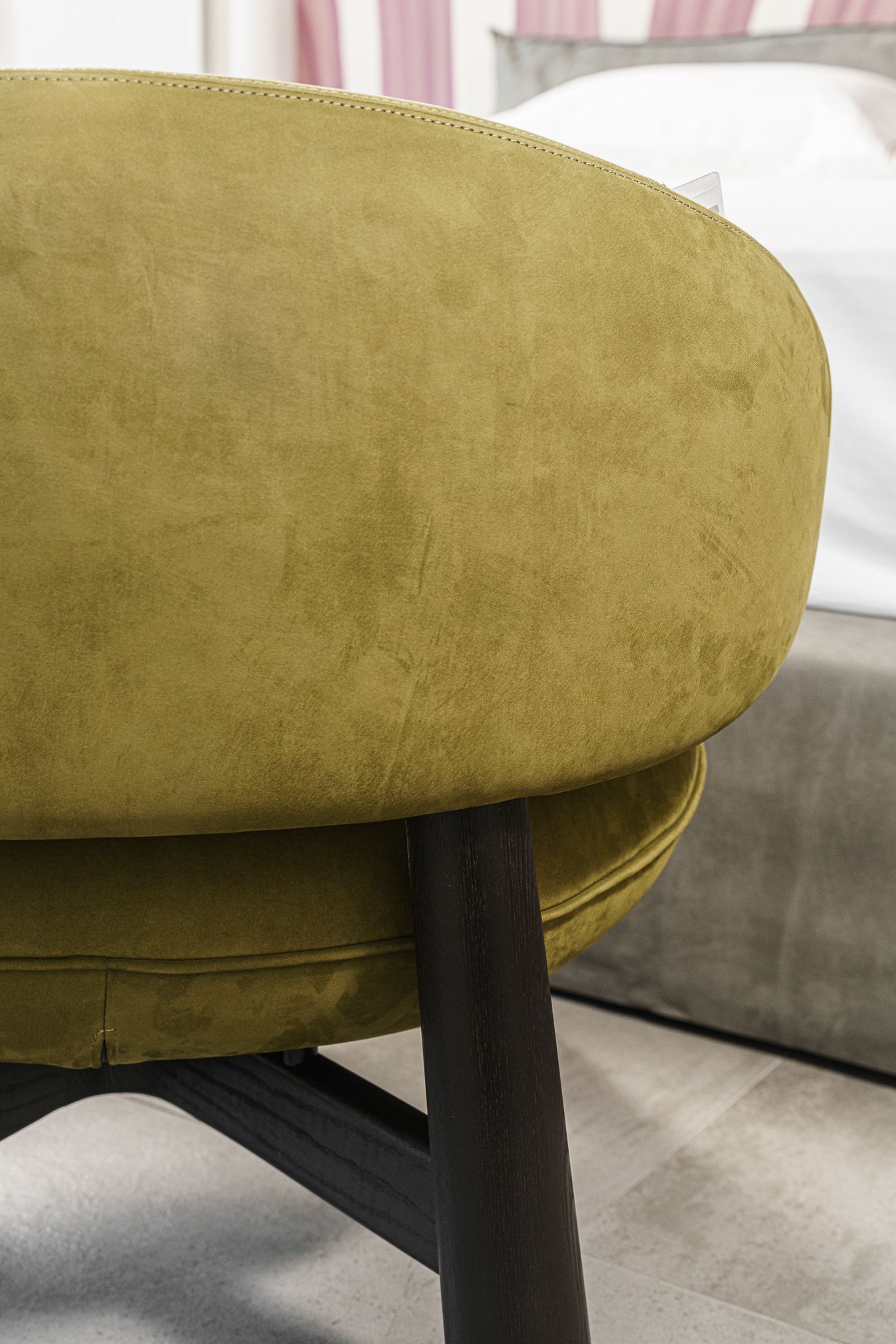 Baxter Кресло Olaf Kashmir Olive от Baxter — в интерьере