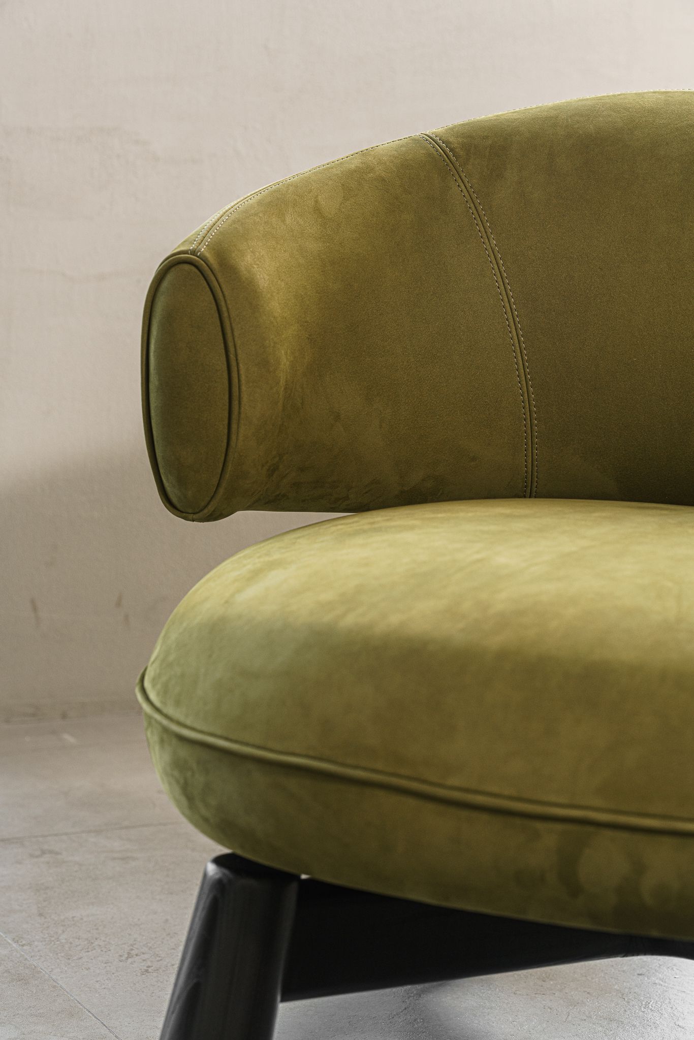 Baxter Кресло Olaf Kashmir Olive от Baxter — в интерьере