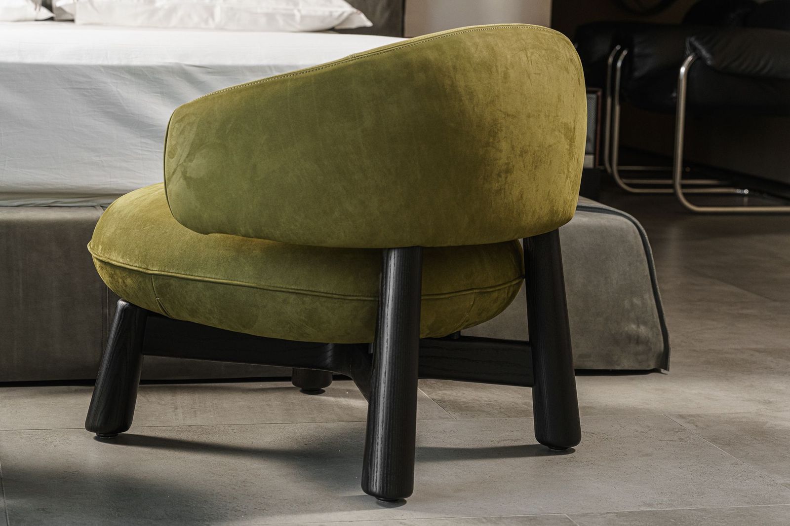 Baxter Кресло Olaf Kashmir Olive от Baxter — в интерьере