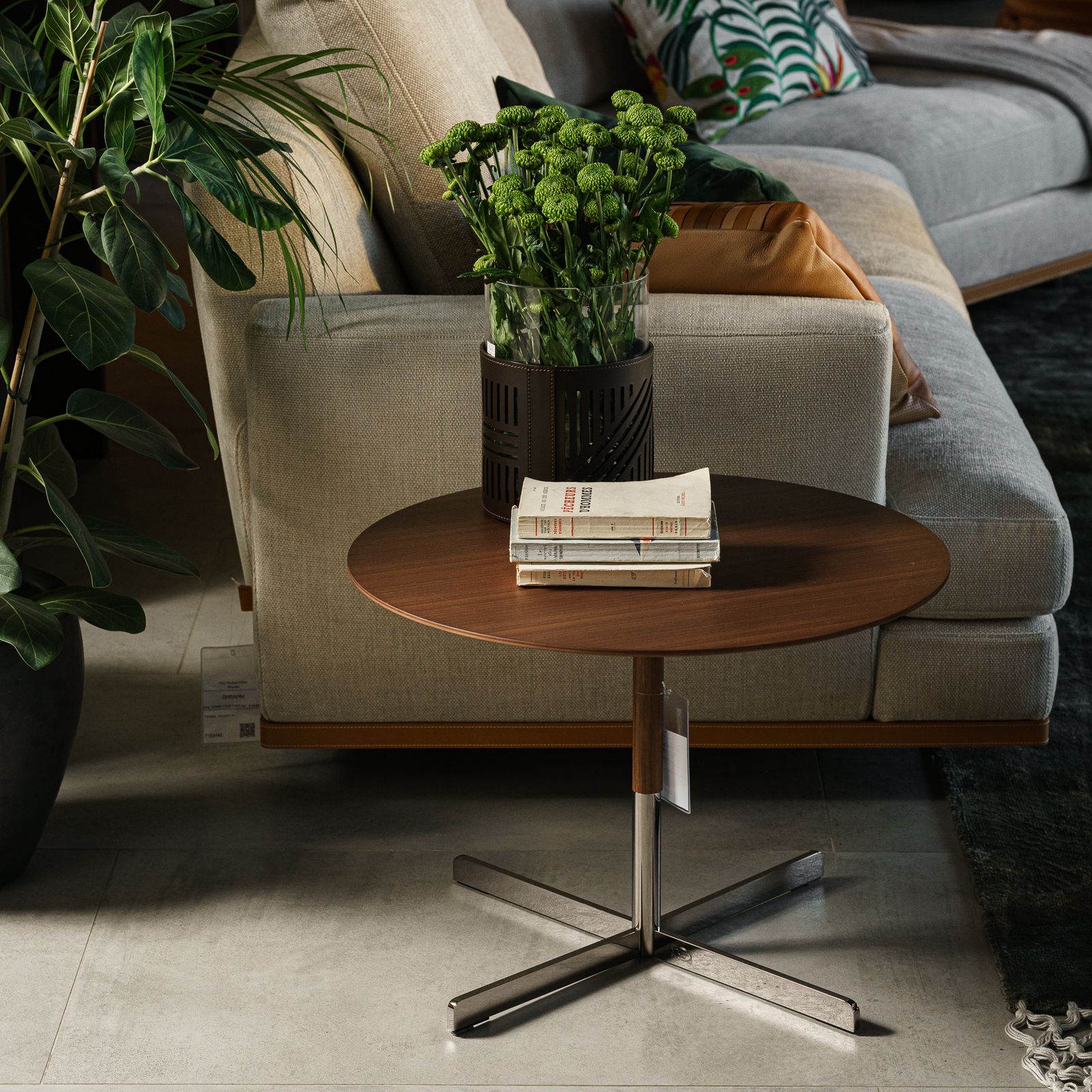 Poltrona Frau Журнальный столик Bob 60 Canaletto Walnut от Poltrona Frau — в интерьере