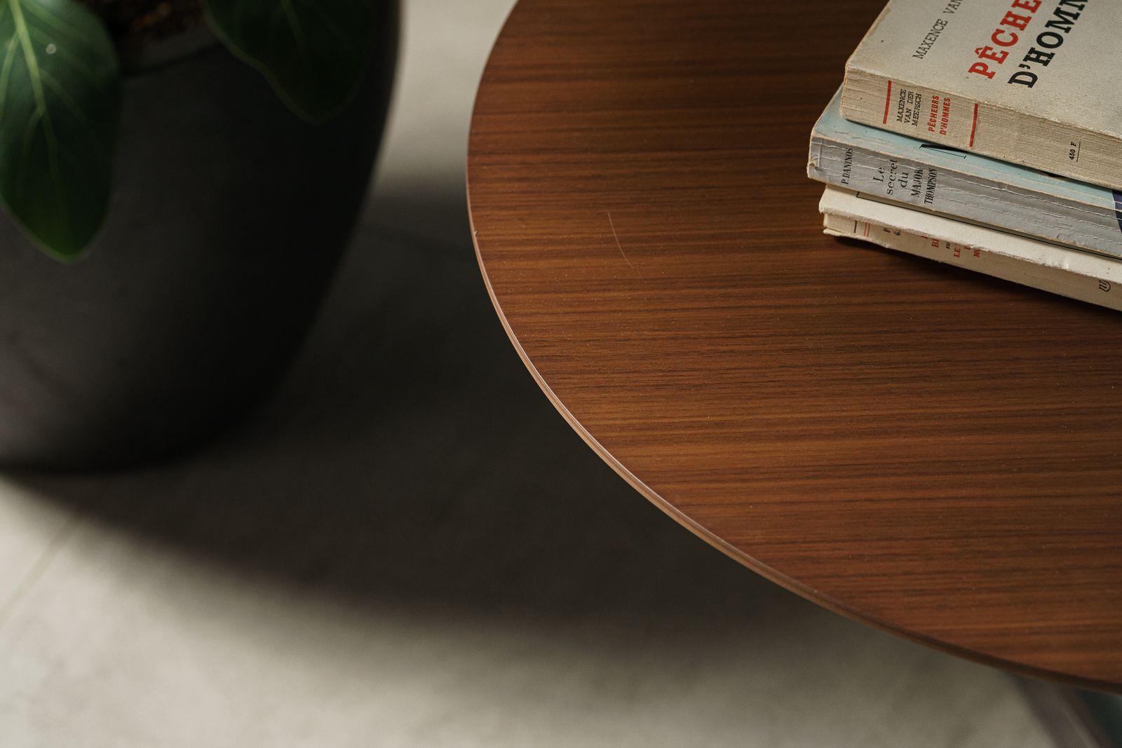 Poltrona Frau Журнальный столик Bob 60 Canaletto Walnut от Poltrona Frau — в интерьере