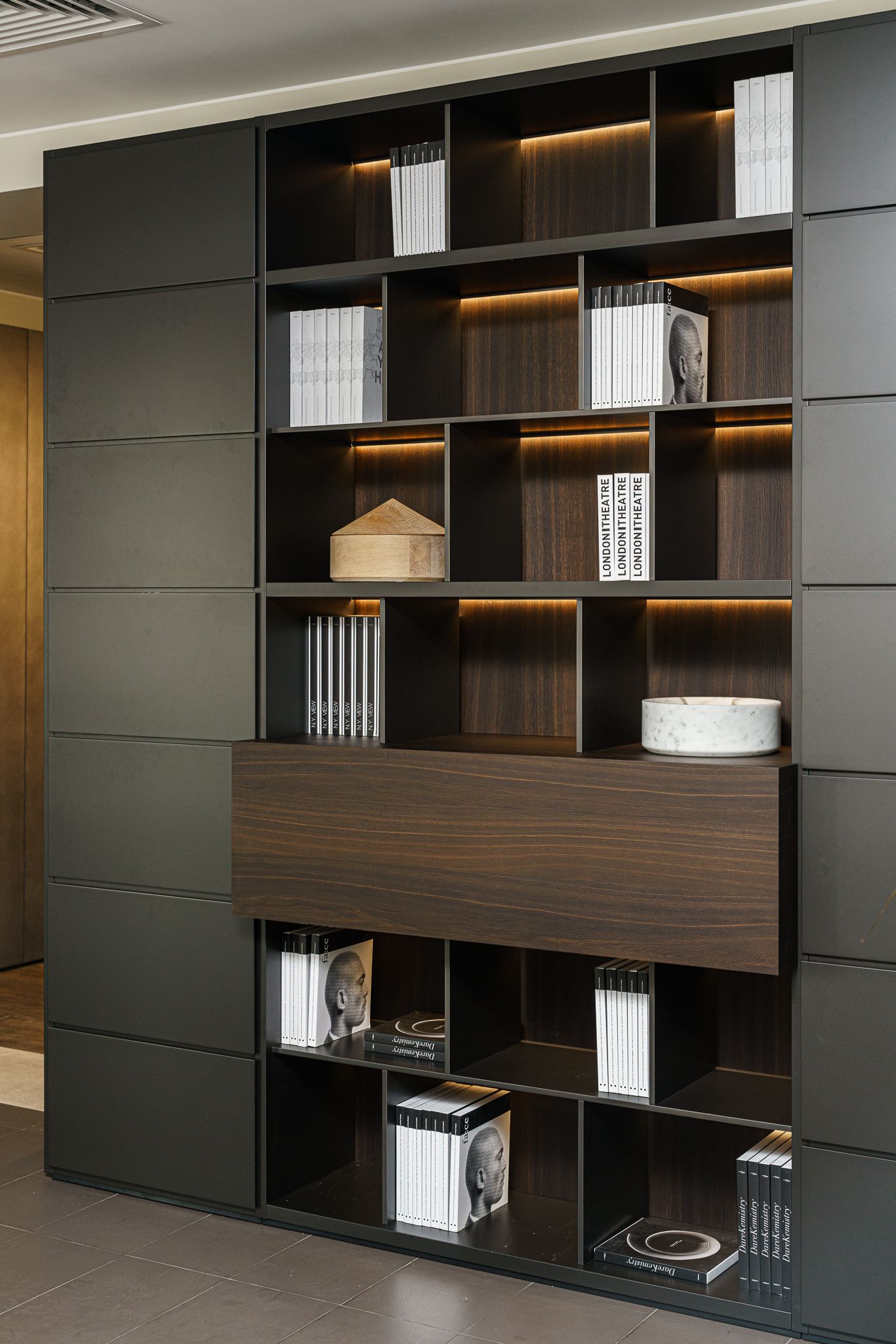Poliform Система хранения Wall System от Poliform — в интерьере