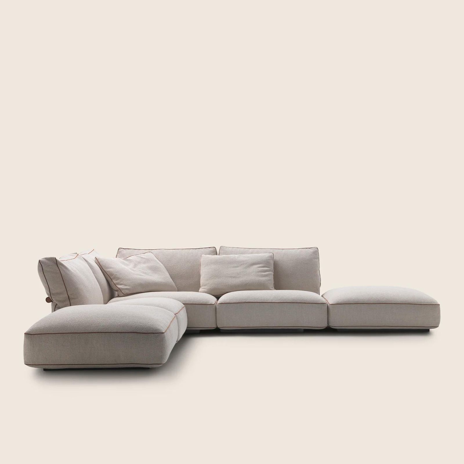 Flexform Диван с двумя подушками Camelot от Flexform — в интерьере