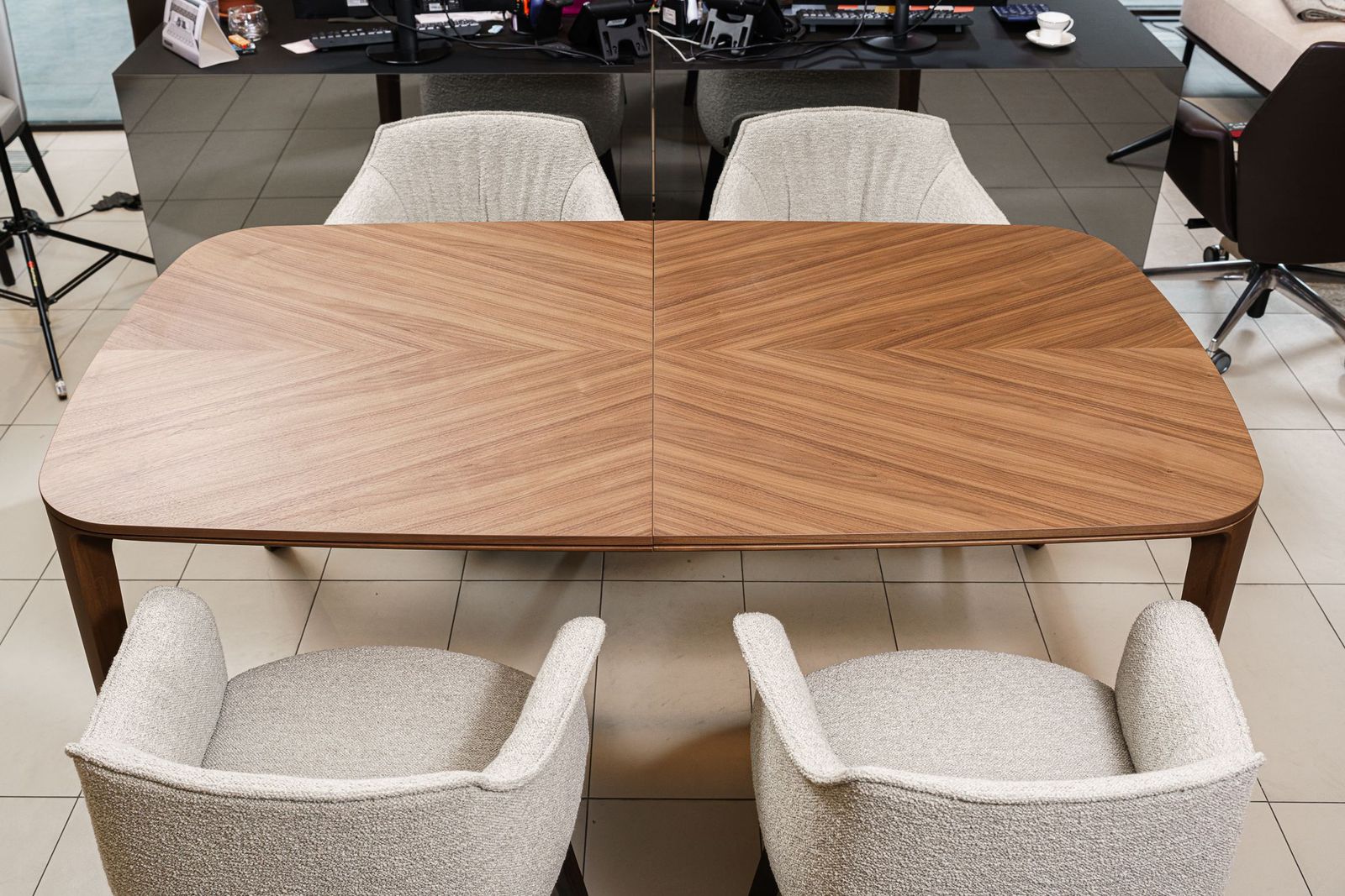 Poliform Стол Henry Canaletto walnut от Poliform — в интерьере