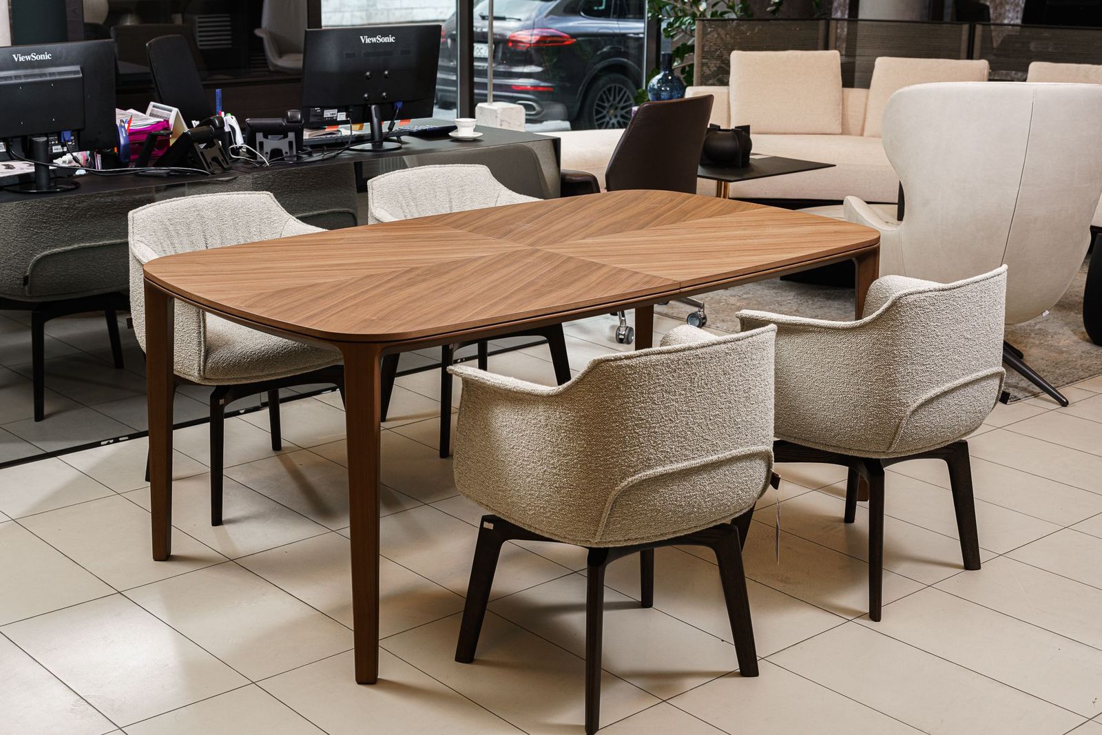 Poliform Стол Henry Canaletto walnut от Poliform — в интерьере