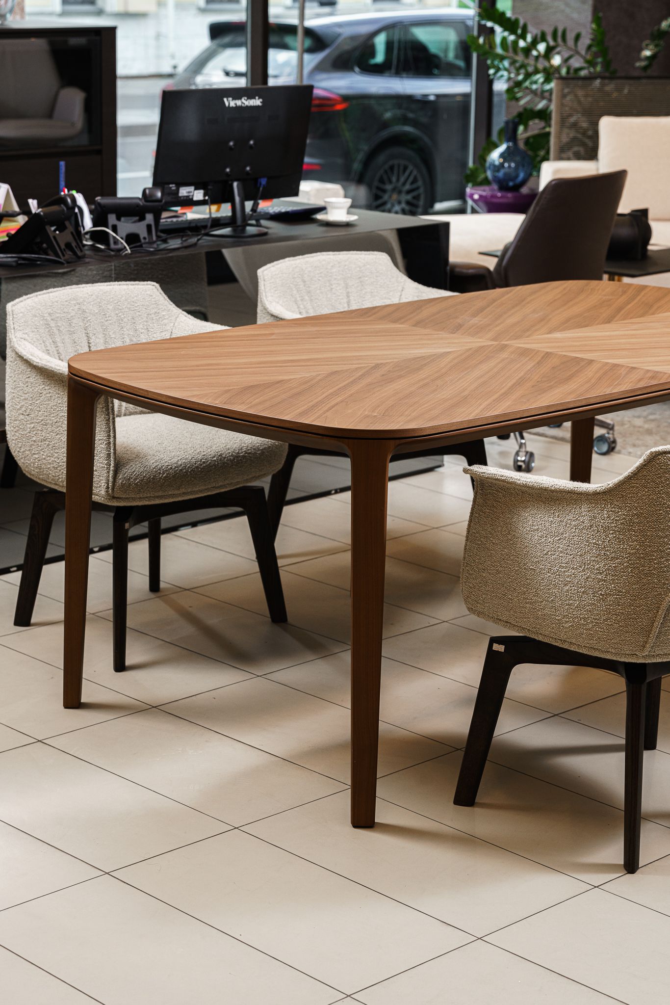 Poliform Стол Henry Canaletto walnut от Poliform — в интерьере