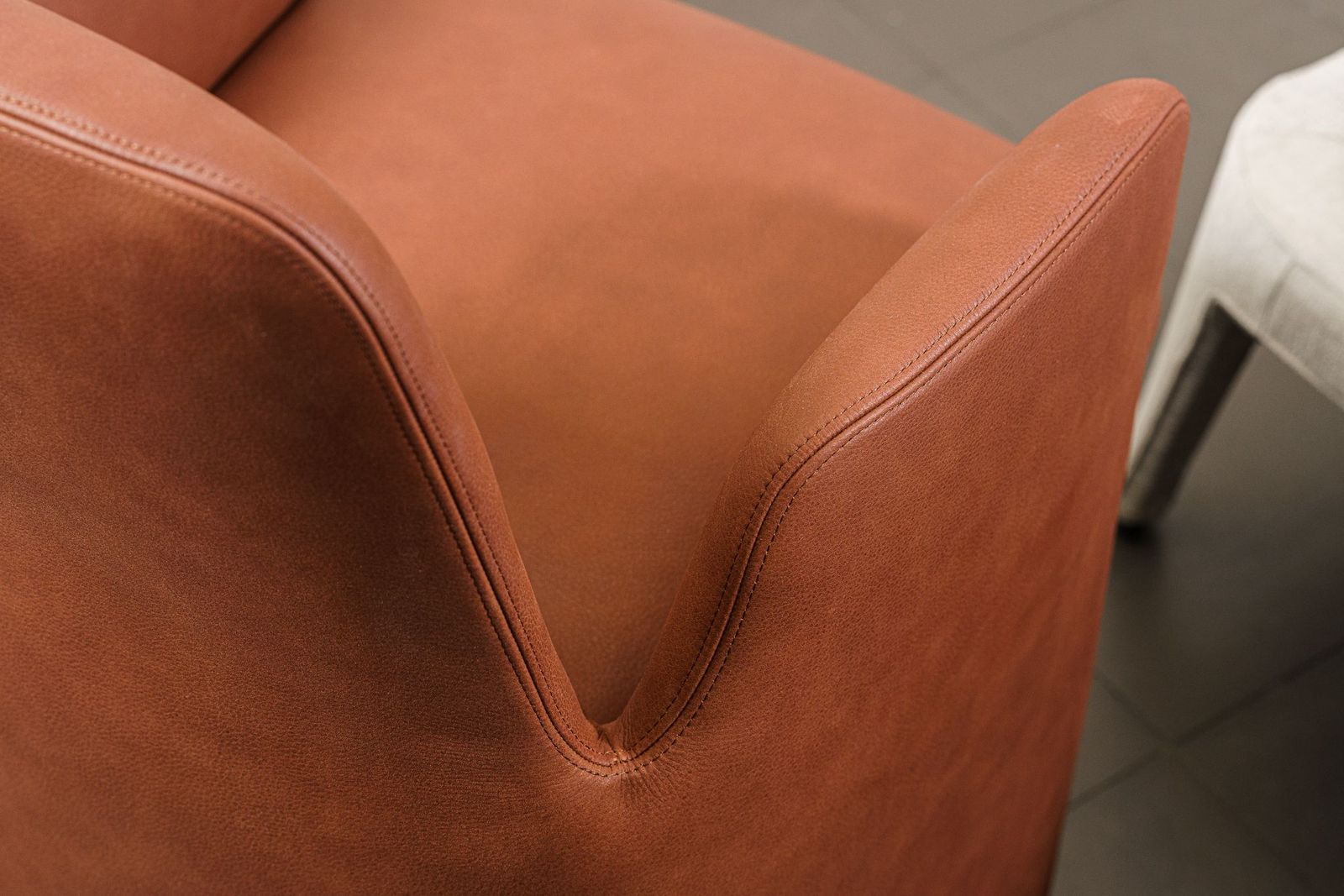 Poliform Стул Guest Leather Terracotta 10 от Poliform — в интерьере