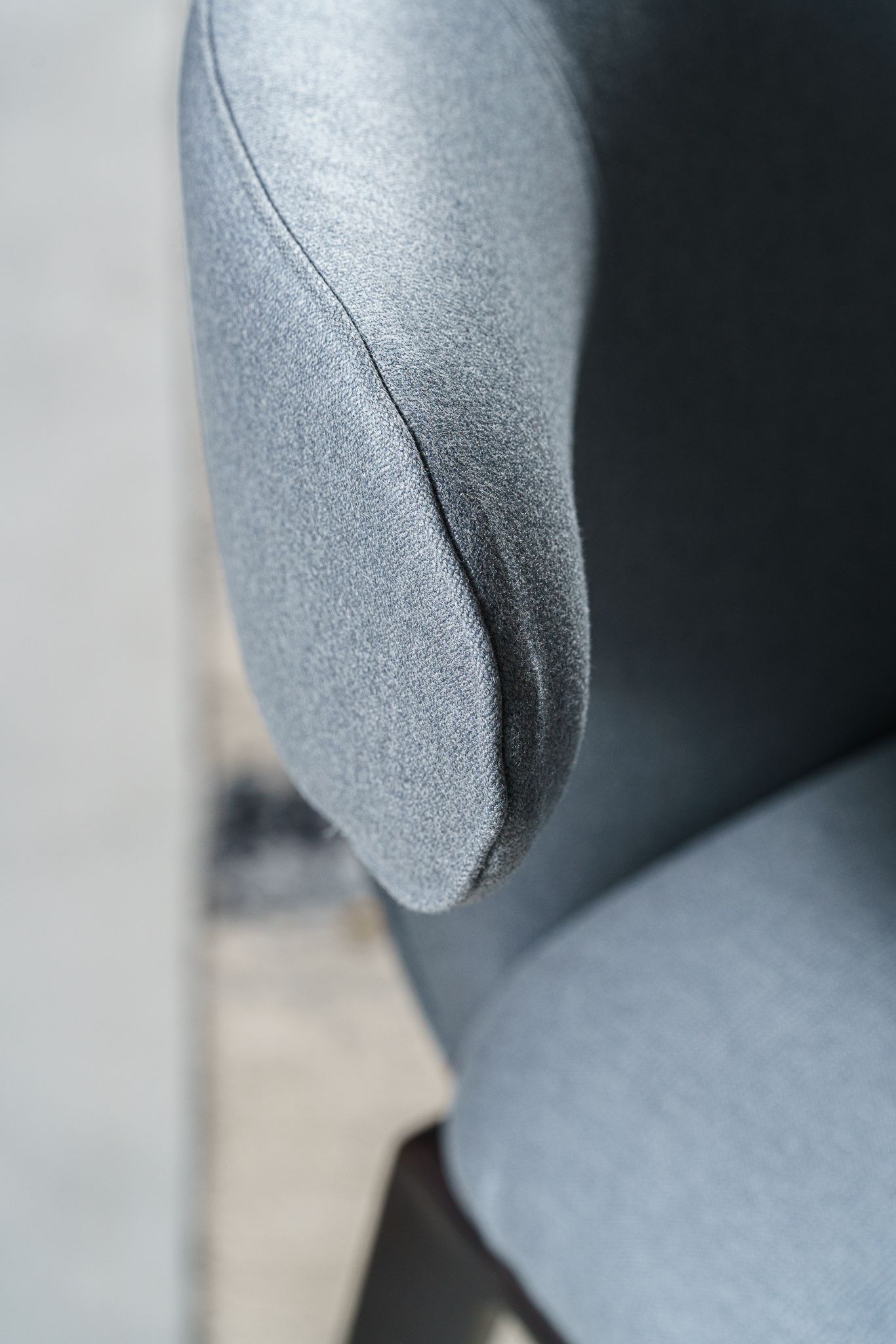 Poltrona Frau Стул Duo Small Wool Satin Light Marengo от Poltrona Frau — в интерьере