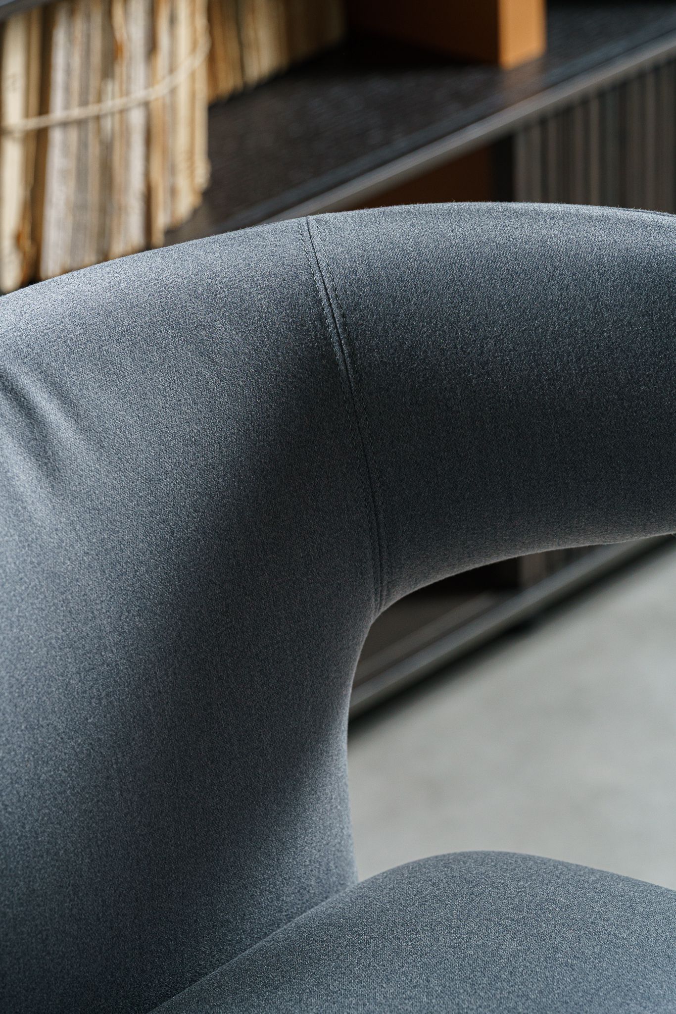 Poltrona Frau Стул Duo Small Wool Satin Light Marengo от Poltrona Frau — в интерьере